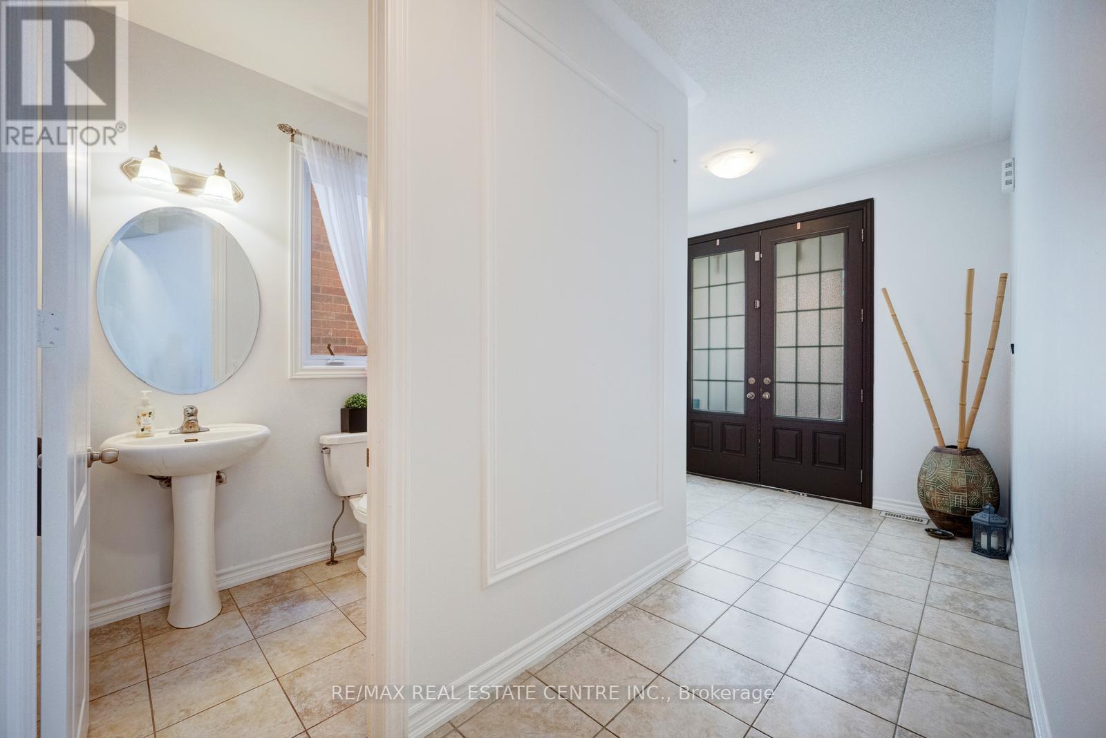 19 Mediterranean Crescent, Brampton (Bram West), Ontario  N9V 3X6 - Photo 6 - W12982008