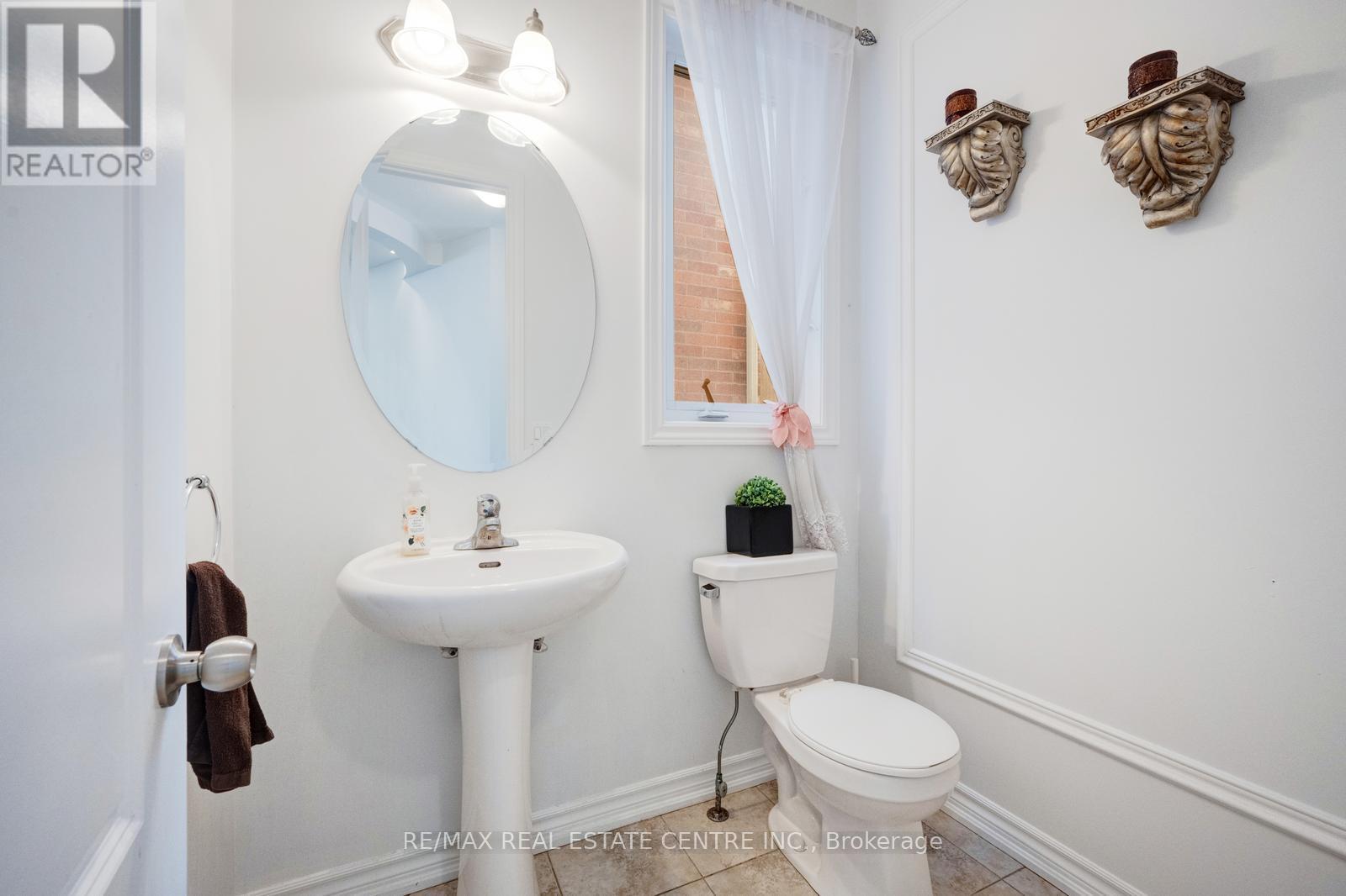 19 Mediterranean Crescent, Brampton (Bram West), Ontario  N9V 3X6 - Photo 7 - W12982008