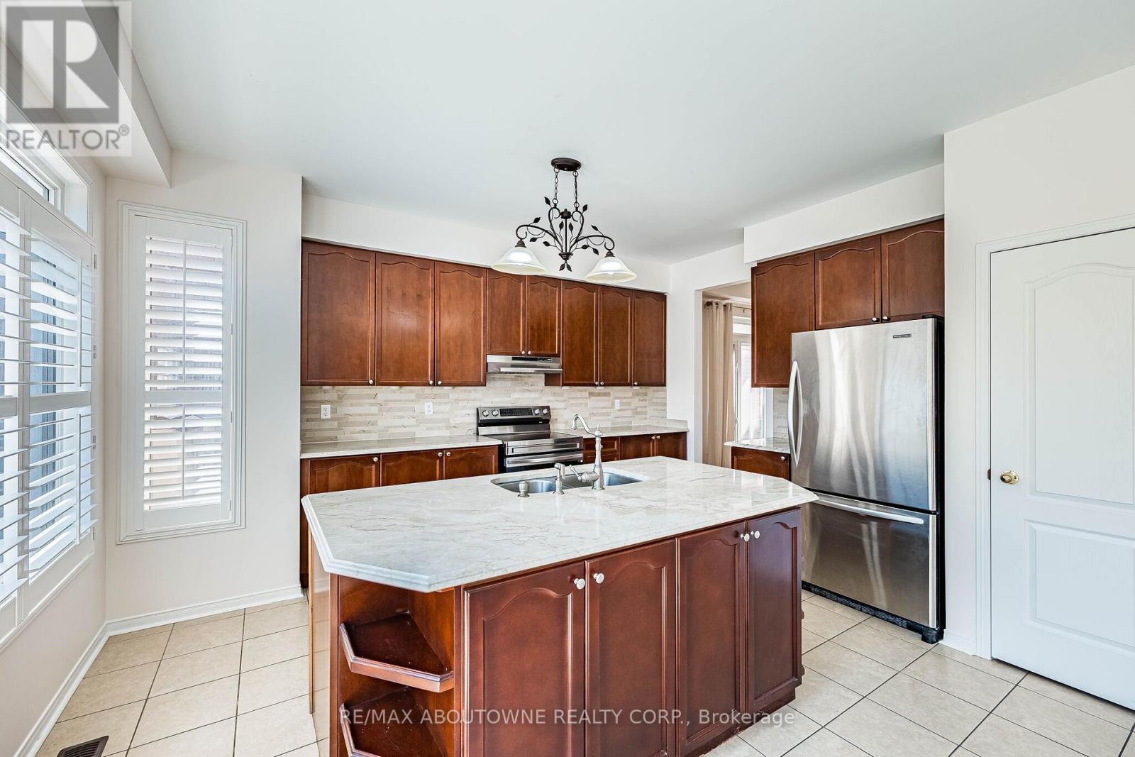 3228 Tacc Drive, Mississauga, Ontario  L6M 0H3 - Photo 14 - W12982016