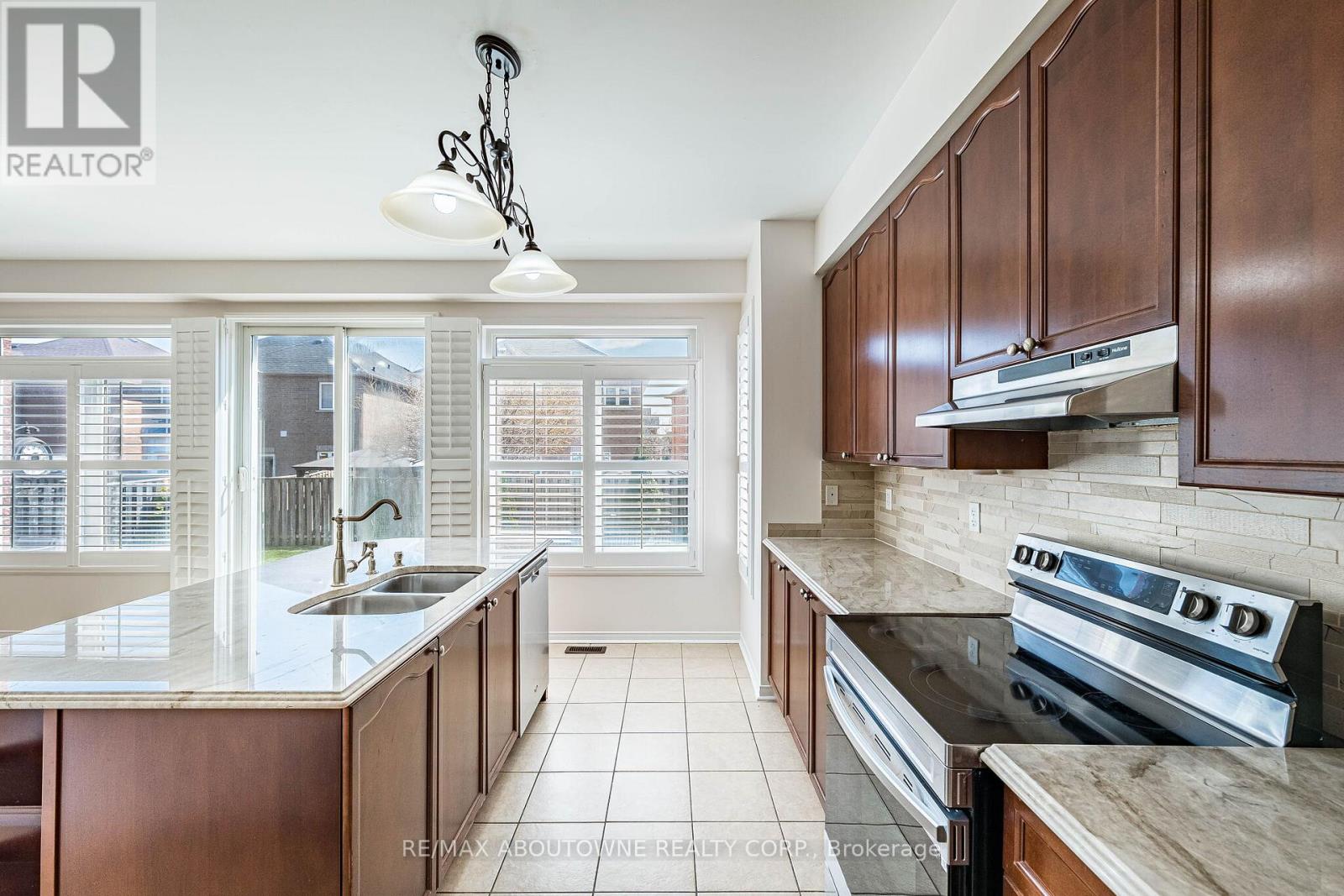 3228 Tacc Drive, Mississauga, Ontario  L6M 0H3 - Photo 15 - W12982016