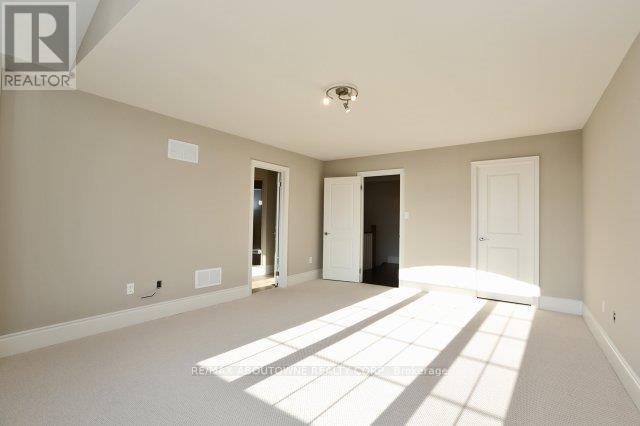 2430 Whistling Springs Crescent, Oakville, Ontario L6M 0C4 - Photo 17 - W12982034