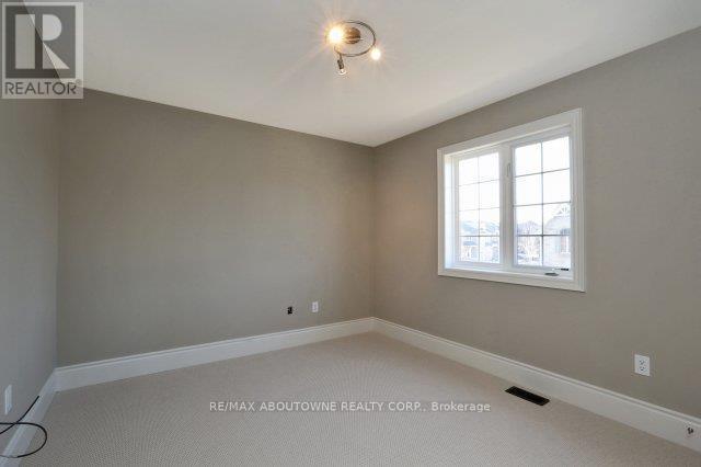 2430 Whistling Springs Crescent, Oakville, Ontario L6M 0C4 - Photo 20 - W12982034