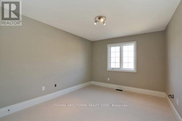 2430 Whistling Springs Crescent, Oakville, Ontario L6M 0C4 - Photo 21 - W12982034