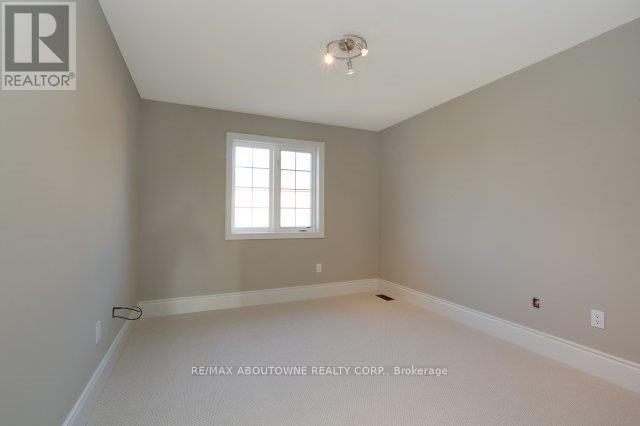 2430 Whistling Springs Crescent, Oakville, Ontario L6M 0C4 - Photo 22 - W12982034