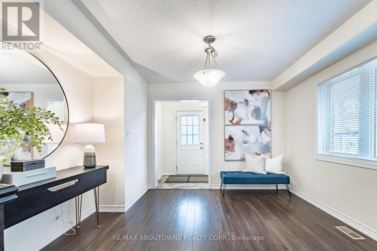 1239 Mulroney Heights, Milton, Ontario  L9E 1G1 - Photo 10 - W12982040