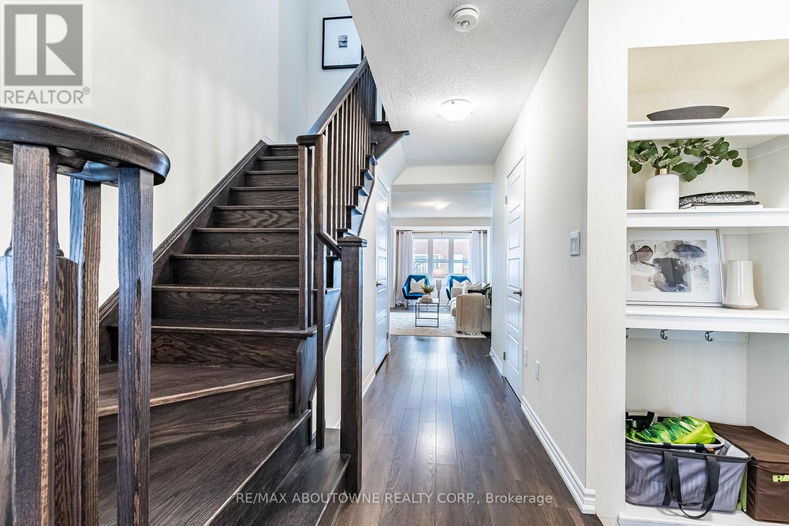 1239 Mulroney Heights, Milton, Ontario  L9E 1G1 - Photo 12 - W12982040