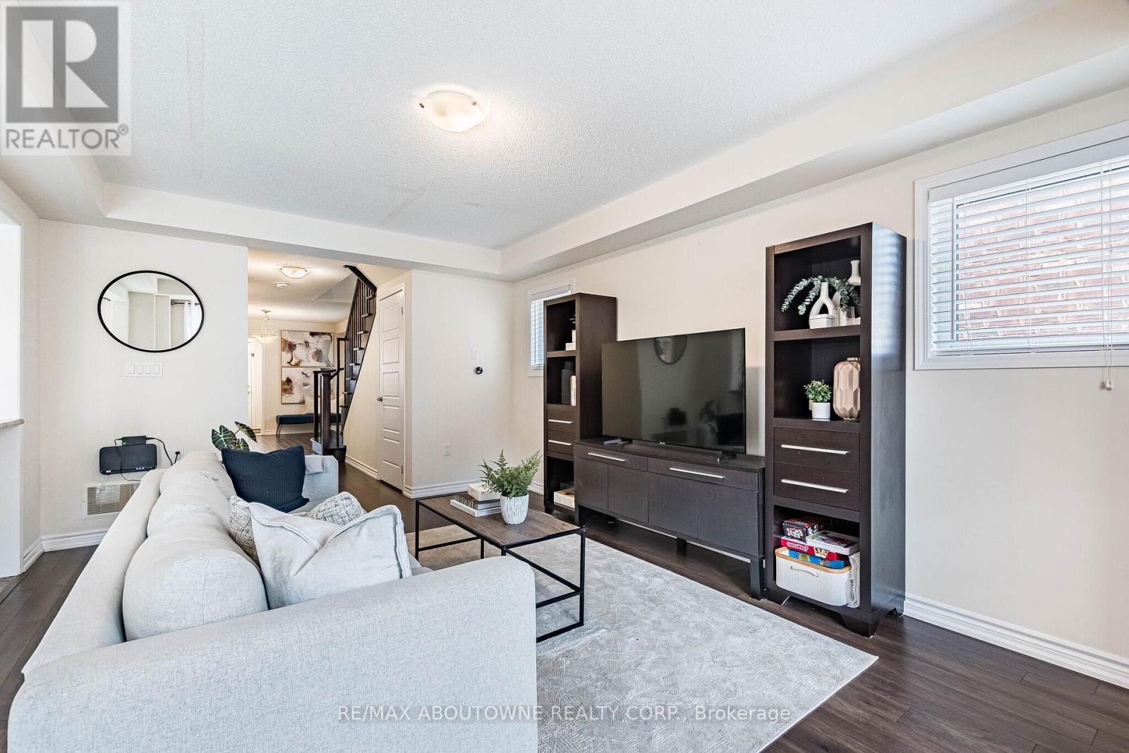 1239 Mulroney Heights, Milton, Ontario  L9E 1G1 - Photo 16 - W12982040