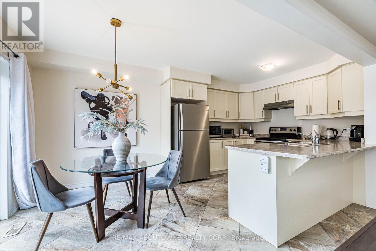 1239 Mulroney Heights, Milton, Ontario  L9E 1G1 - Photo 19 - W12982040