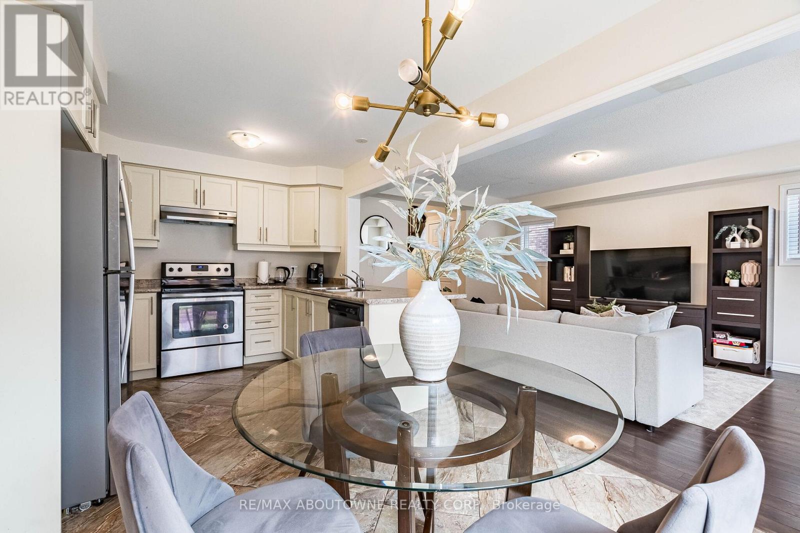 1239 Mulroney Heights, Milton, Ontario  L9E 1G1 - Photo 21 - W12982040