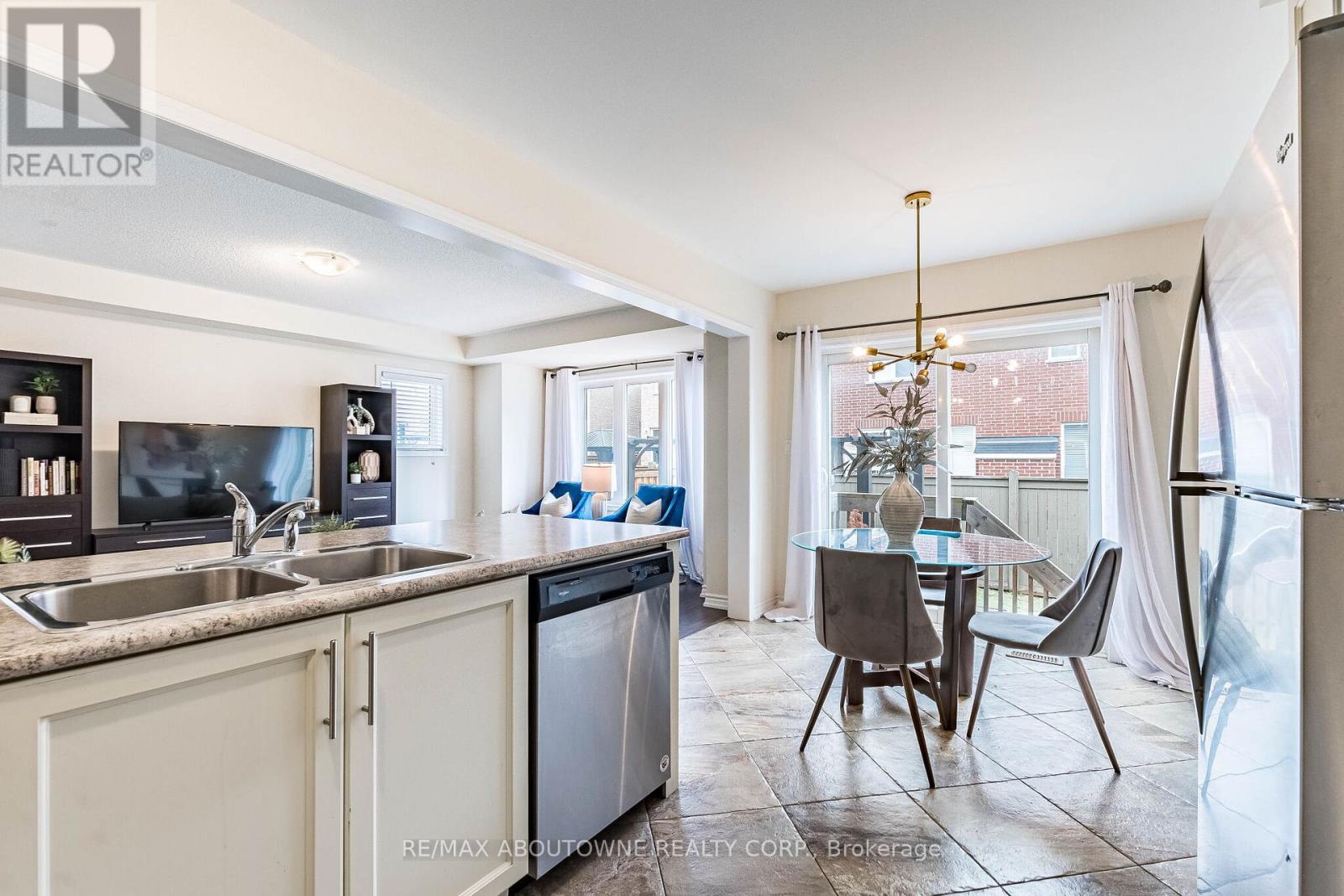 1239 Mulroney Heights, Milton, Ontario  L9E 1G1 - Photo 24 - W12982040