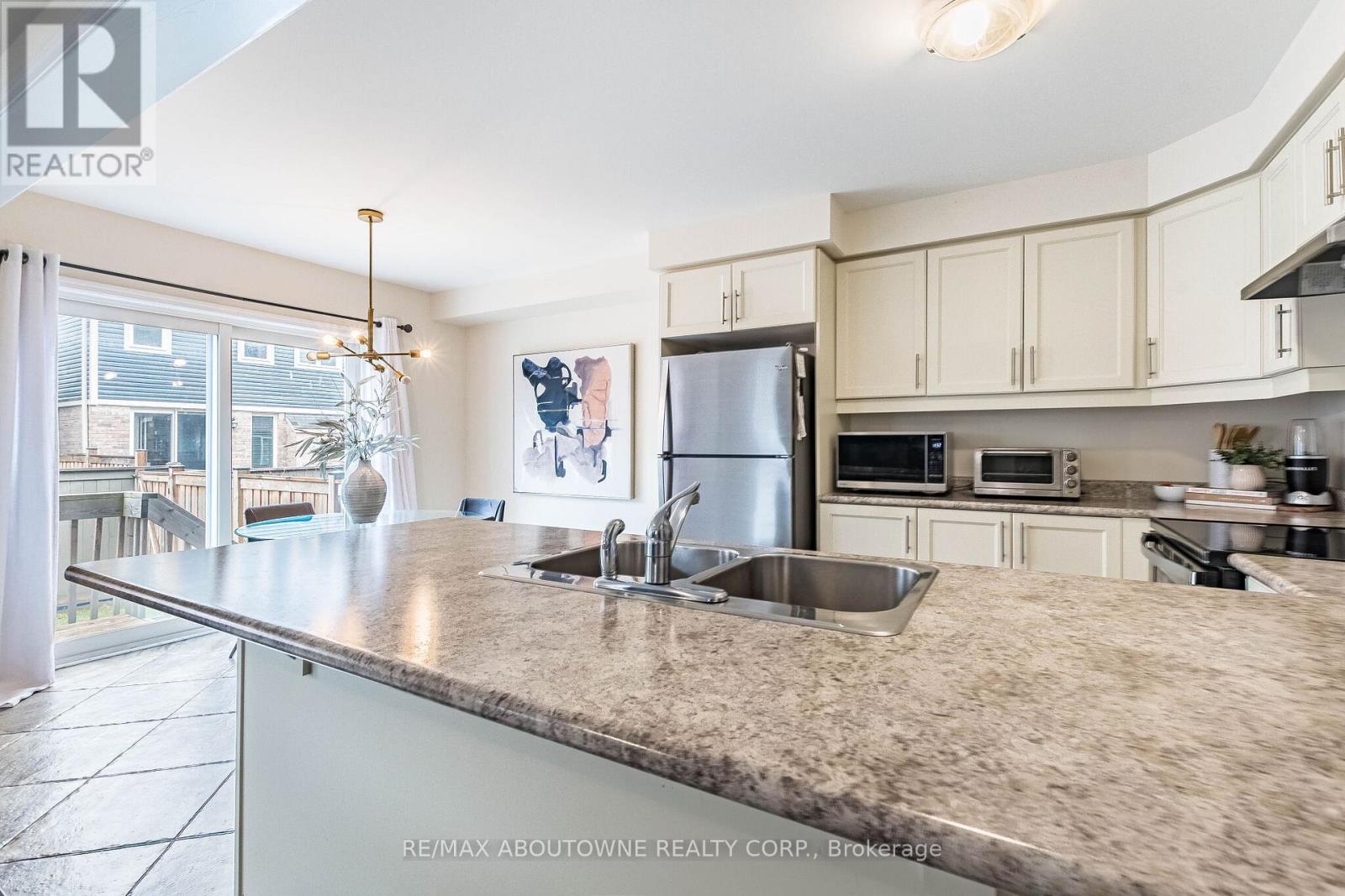 1239 Mulroney Heights, Milton, Ontario  L9E 1G1 - Photo 26 - W12982040