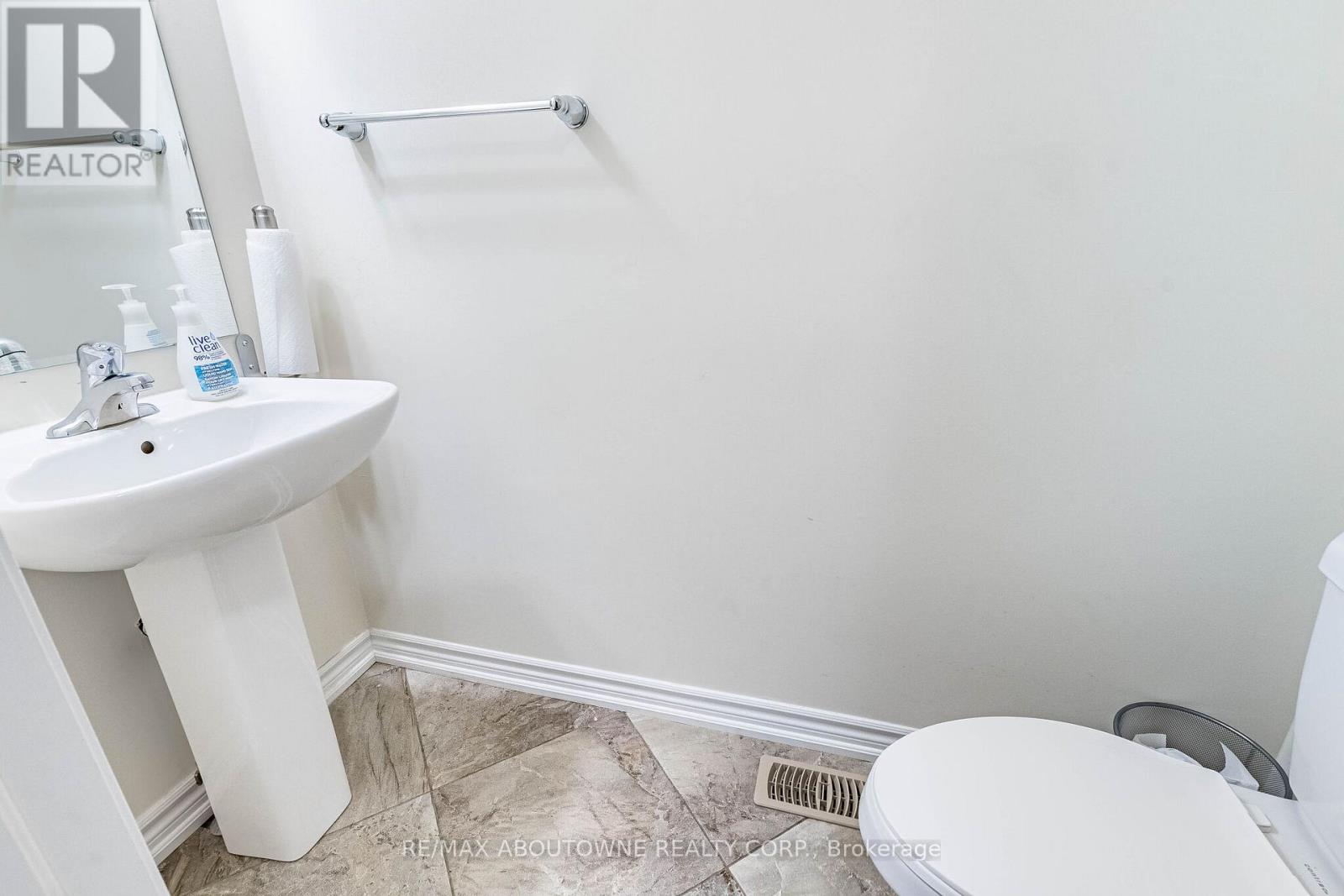 1239 Mulroney Heights, Milton, Ontario  L9E 1G1 - Photo 28 - W12982040