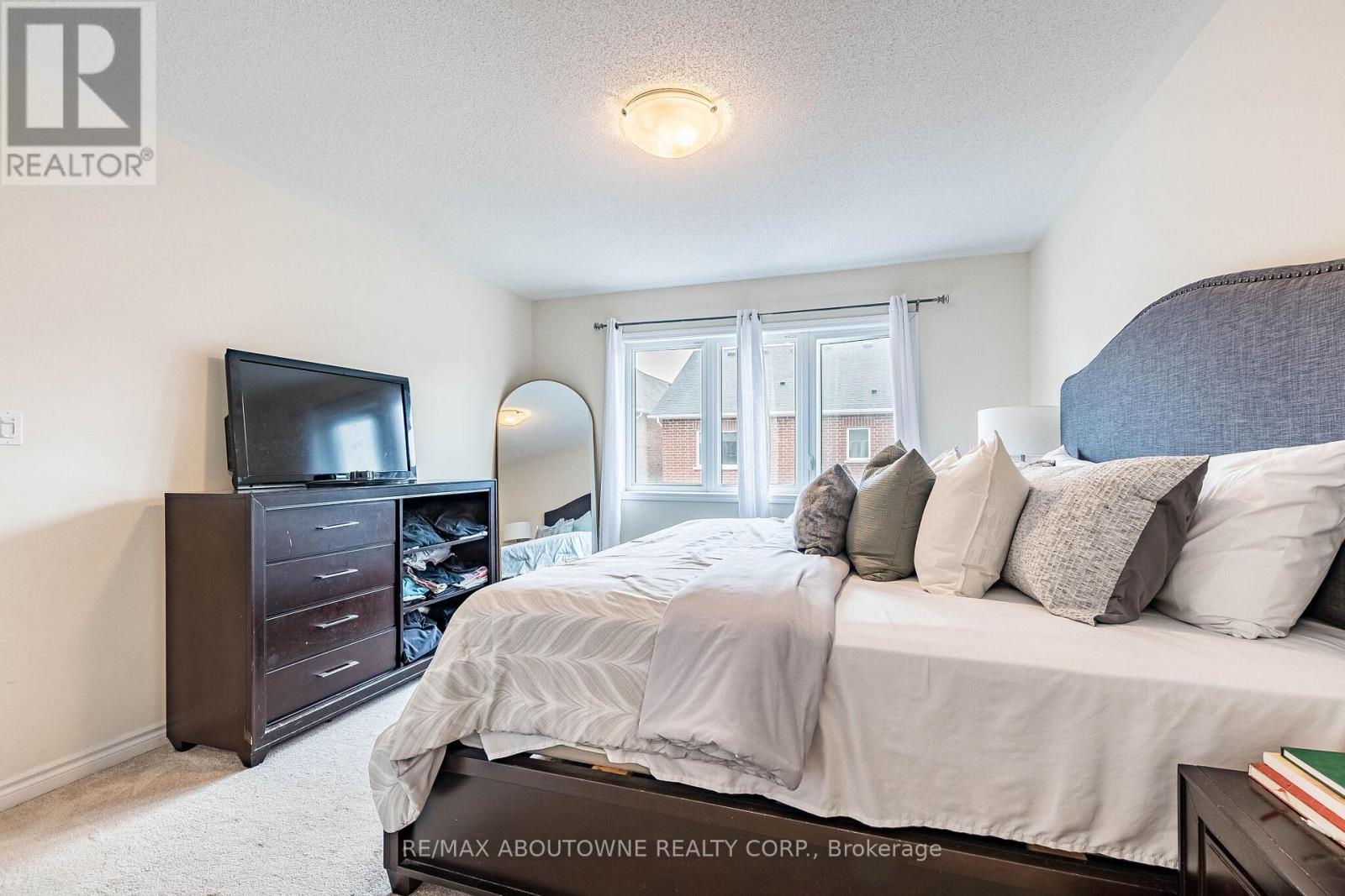 1239 Mulroney Heights, Milton, Ontario  L9E 1G1 - Photo 34 - W12982040