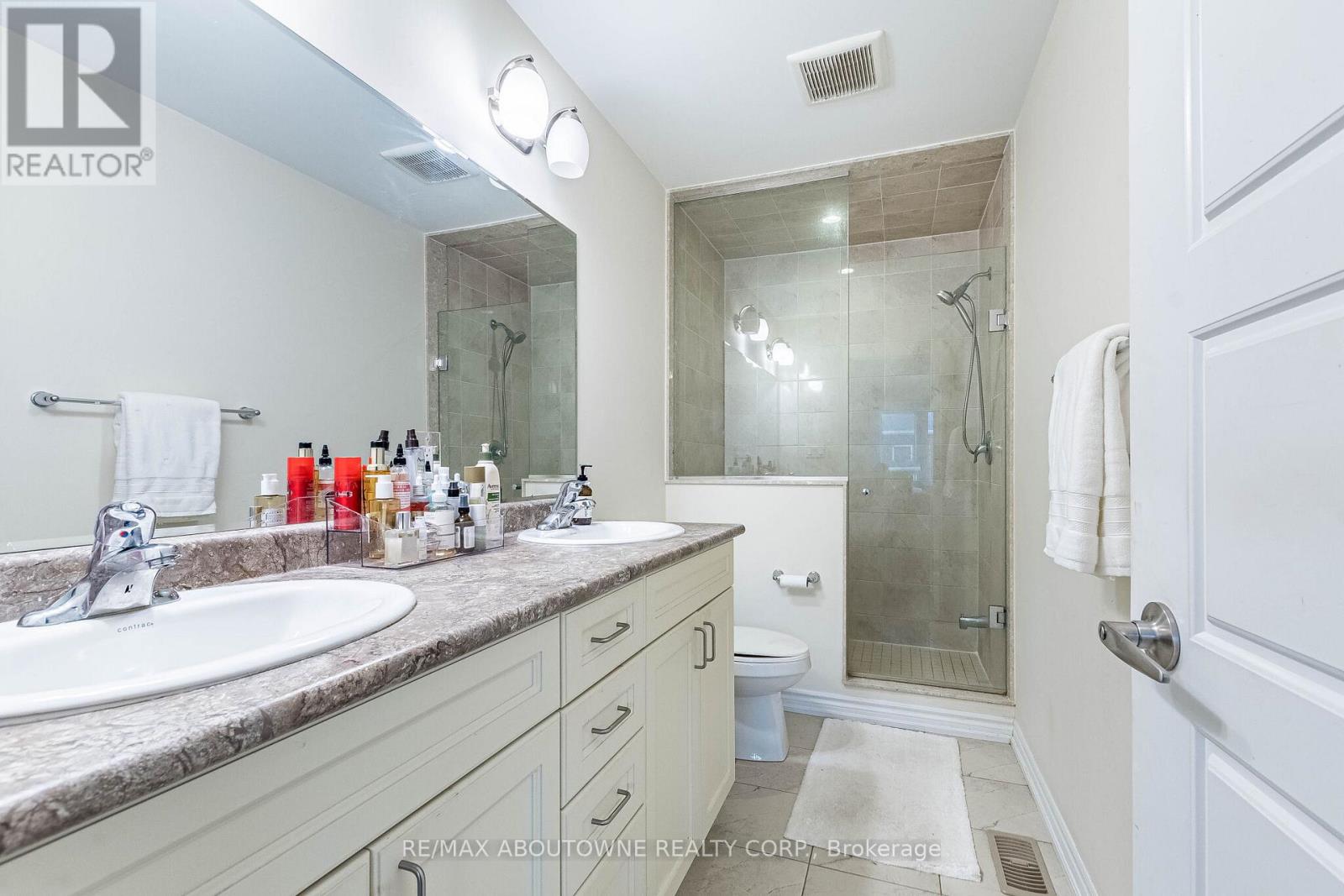 1239 Mulroney Heights, Milton, Ontario  L9E 1G1 - Photo 37 - W12982040