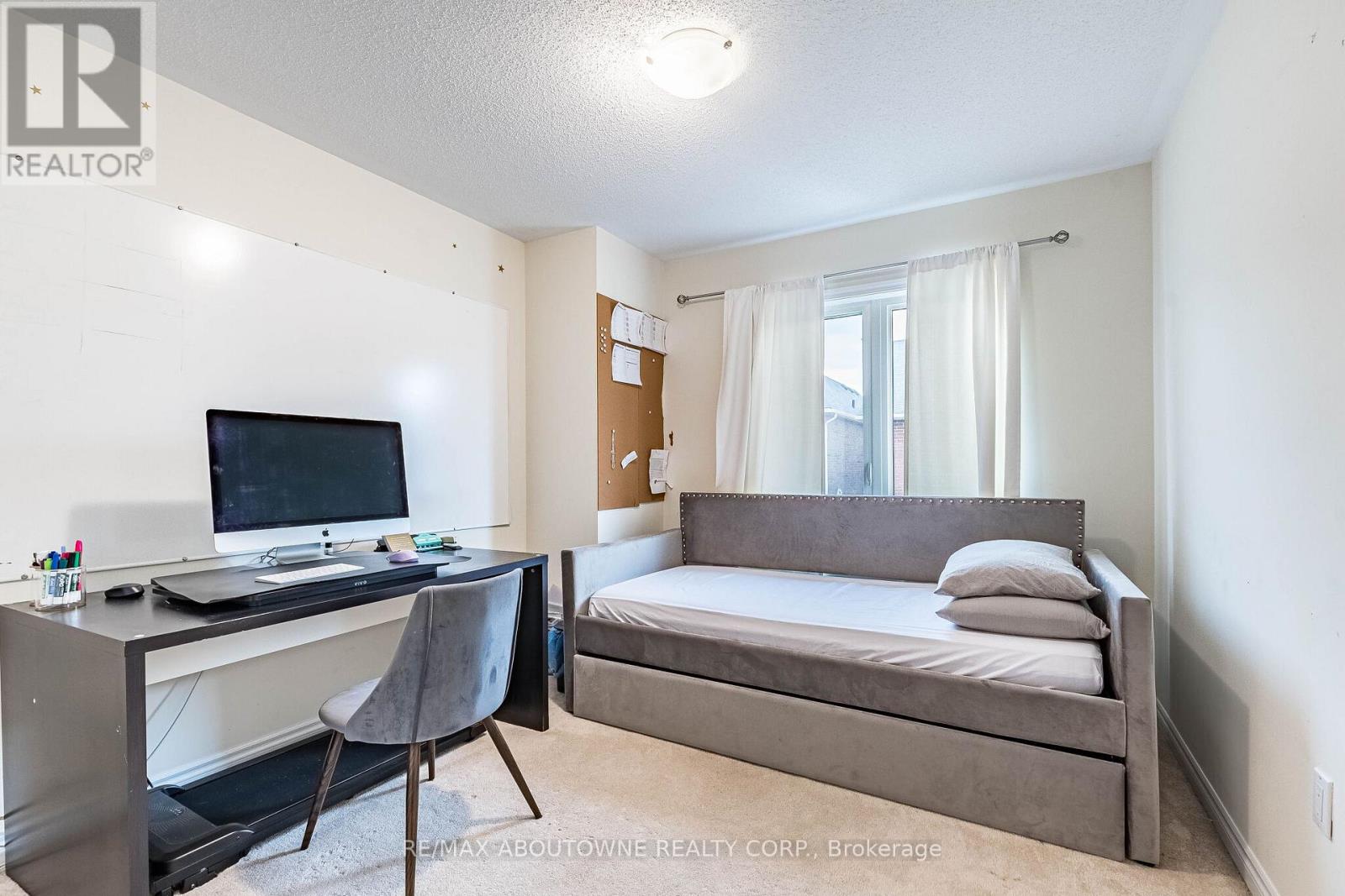 1239 Mulroney Heights, Milton, Ontario  L9E 1G1 - Photo 38 - W12982040