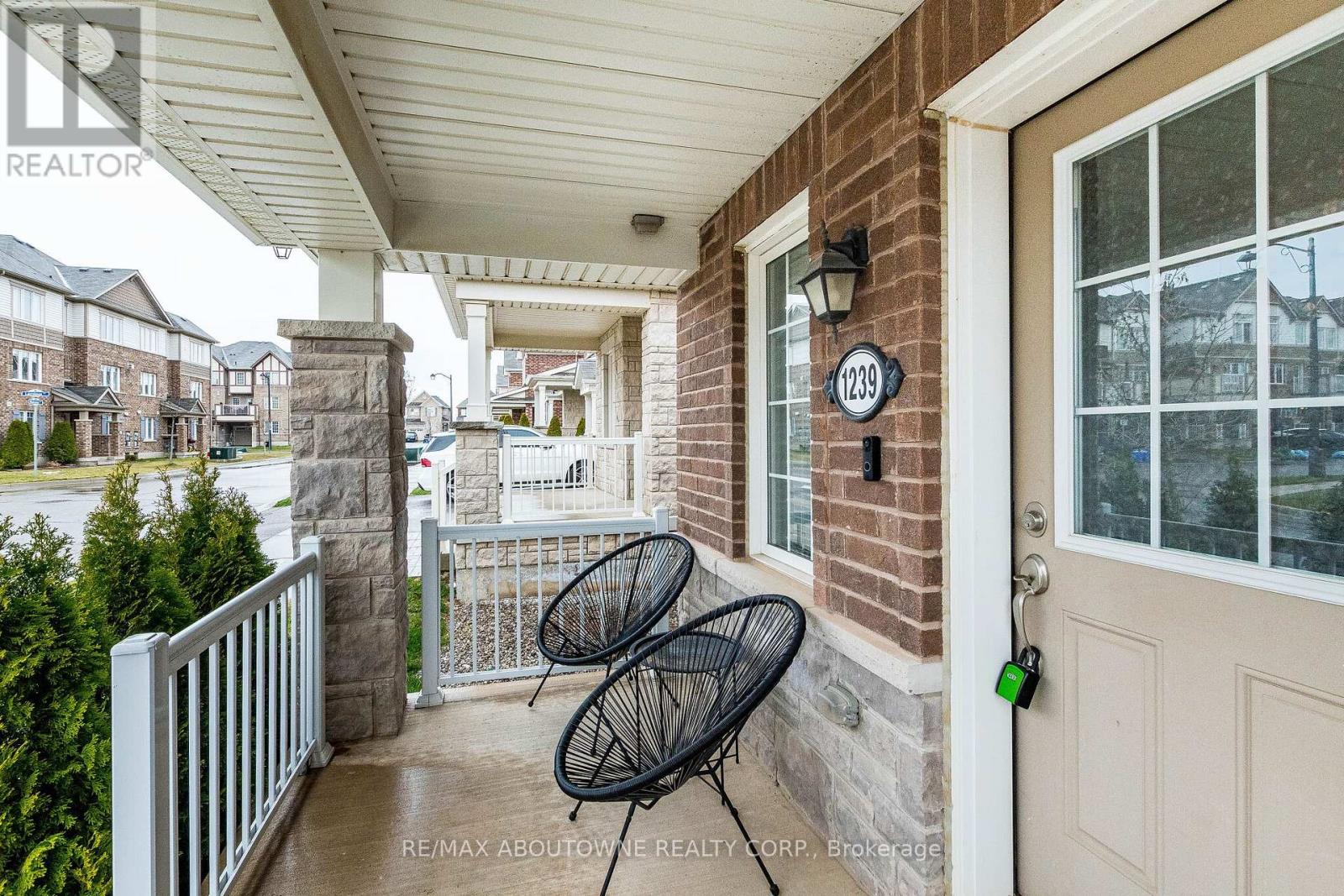 1239 Mulroney Heights, Milton, Ontario  L9E 1G1 - Photo 4 - W12982040