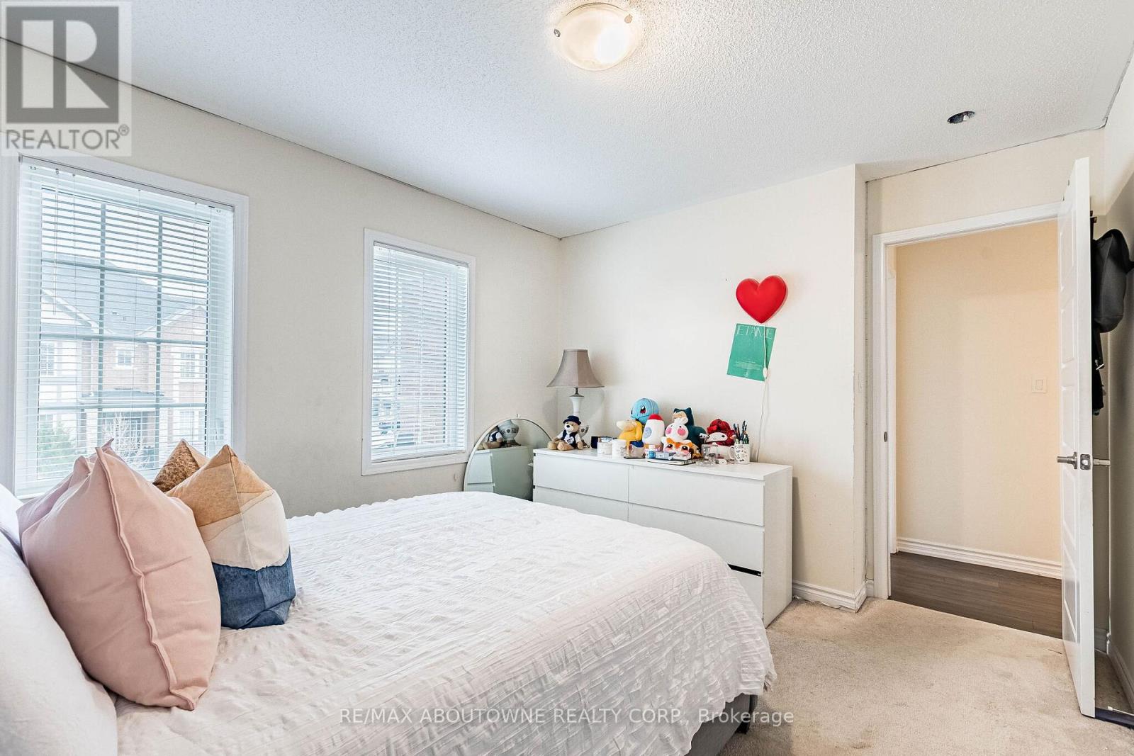 1239 Mulroney Heights, Milton, Ontario  L9E 1G1 - Photo 41 - W12982040