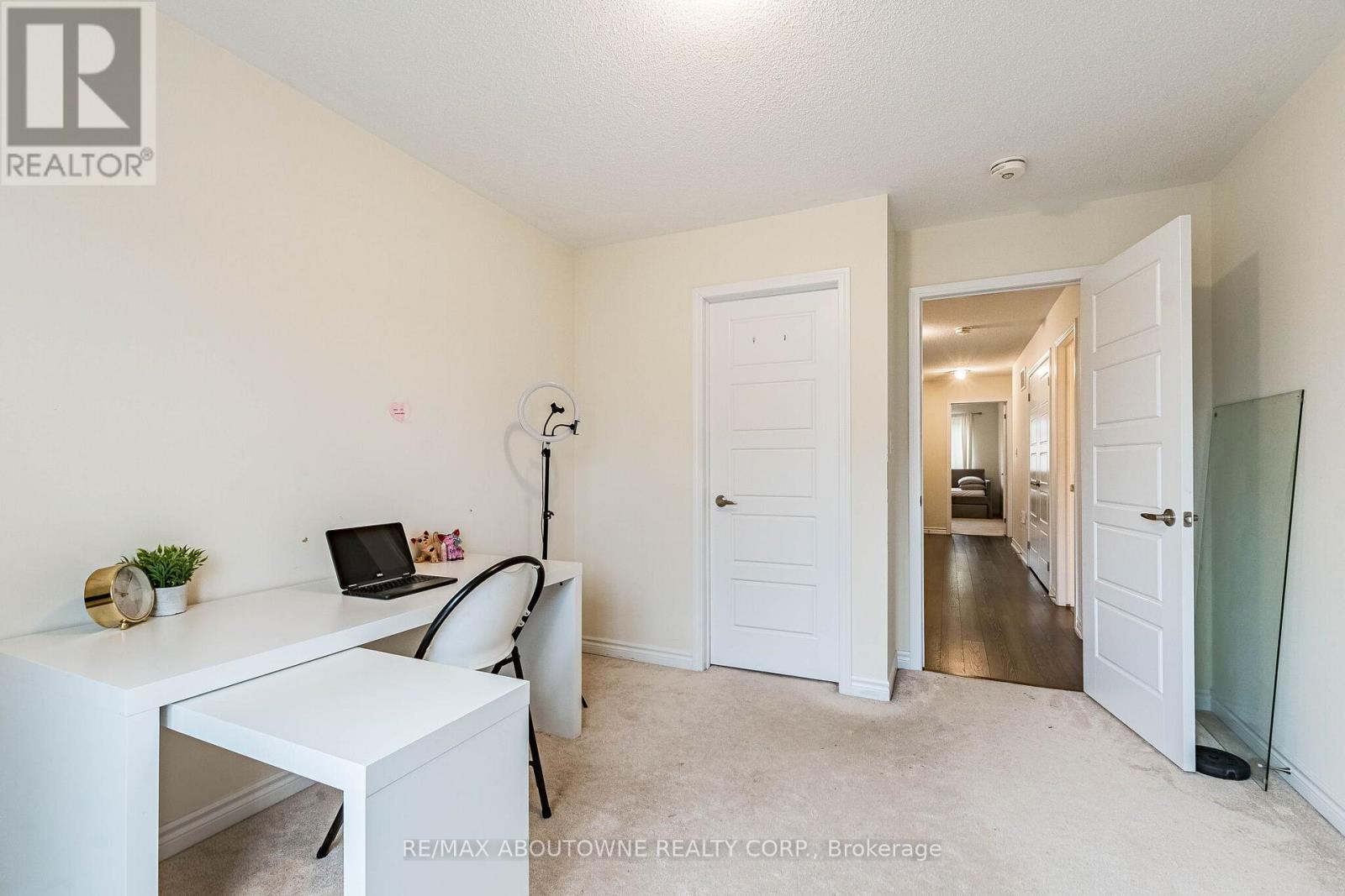 1239 Mulroney Heights, Milton, Ontario  L9E 1G1 - Photo 44 - W12982040