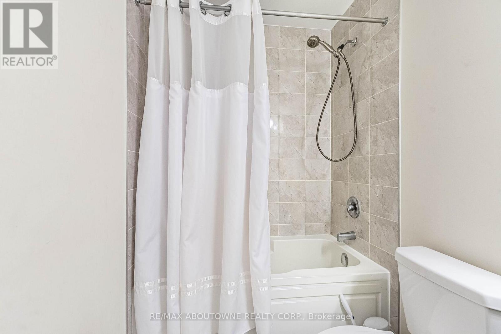 1239 Mulroney Heights, Milton, Ontario  L9E 1G1 - Photo 45 - W12982040