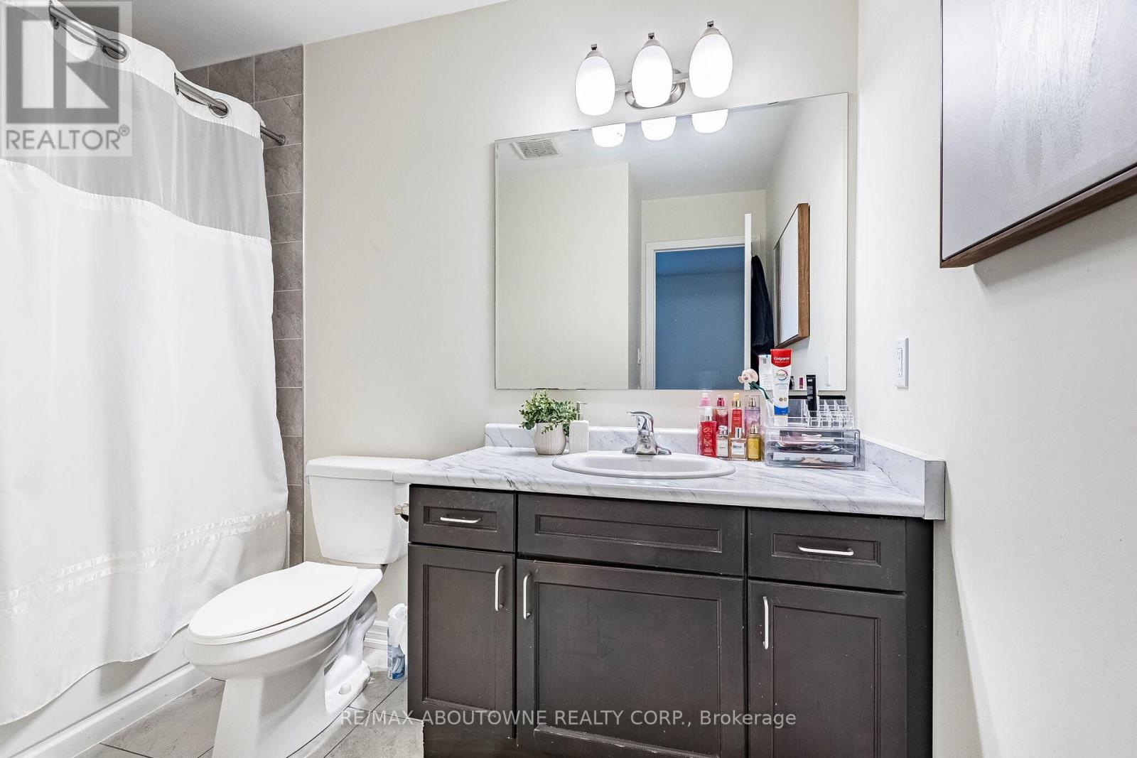 1239 Mulroney Heights, Milton, Ontario  L9E 1G1 - Photo 46 - W12982040