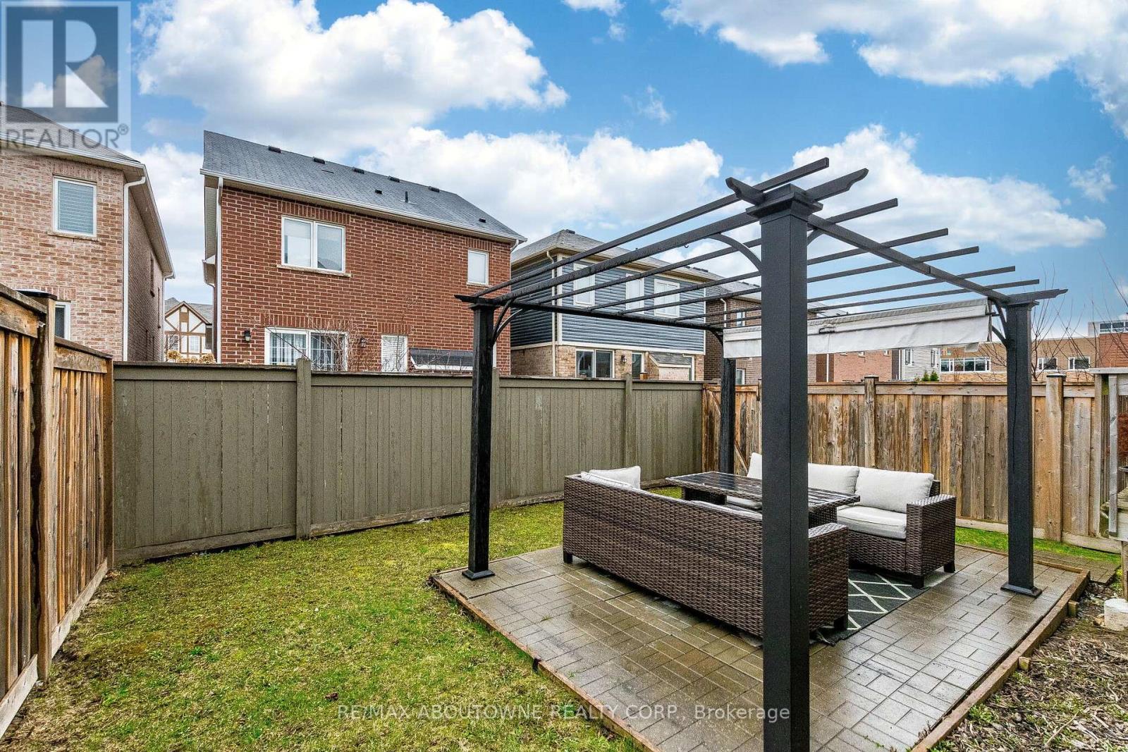 1239 Mulroney Heights, Milton, Ontario  L9E 1G1 - Photo 48 - W12982040