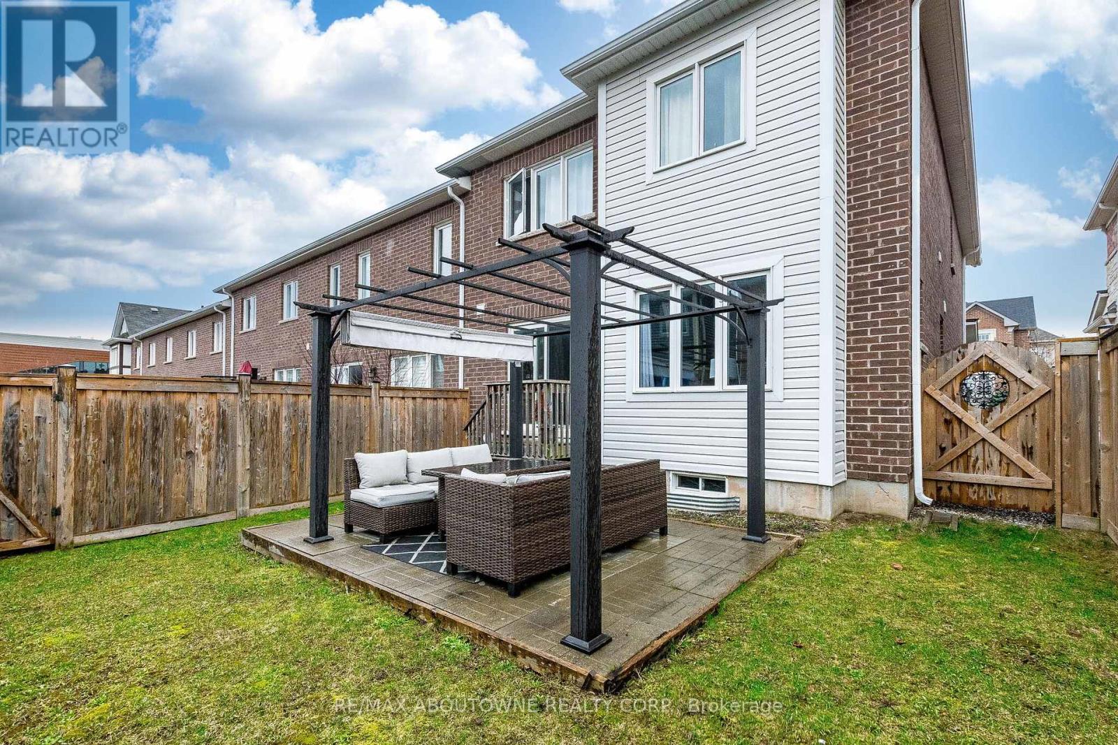 1239 Mulroney Heights, Milton, Ontario  L9E 1G1 - Photo 49 - W12982040