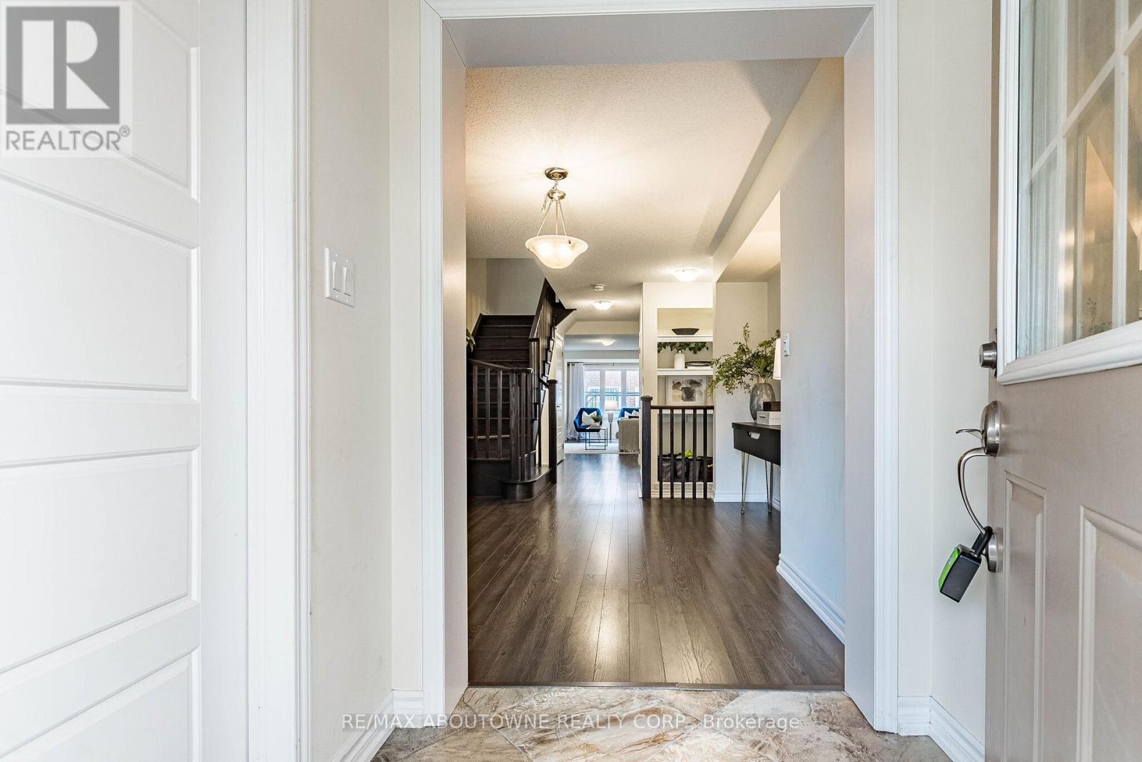 1239 Mulroney Heights, Milton, Ontario  L9E 1G1 - Photo 5 - W12982040