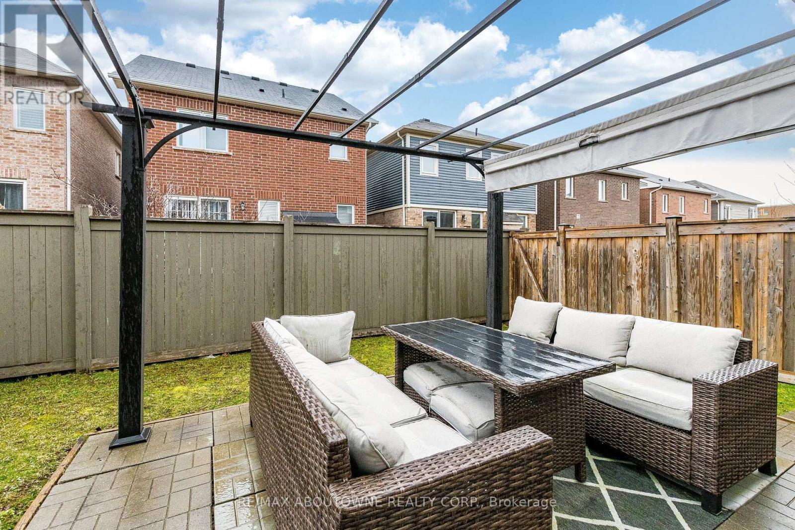 1239 Mulroney Heights, Milton, Ontario  L9E 1G1 - Photo 50 - W12982040