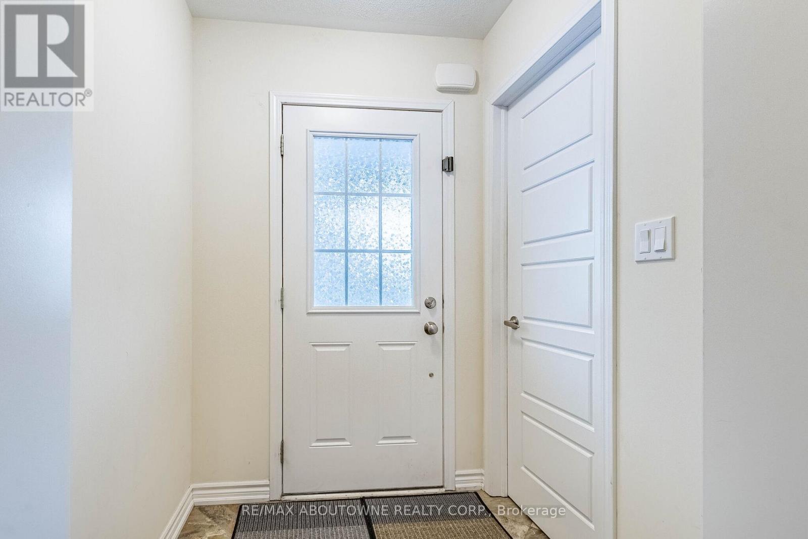 1239 Mulroney Heights, Milton, Ontario  L9E 1G1 - Photo 6 - W12982040