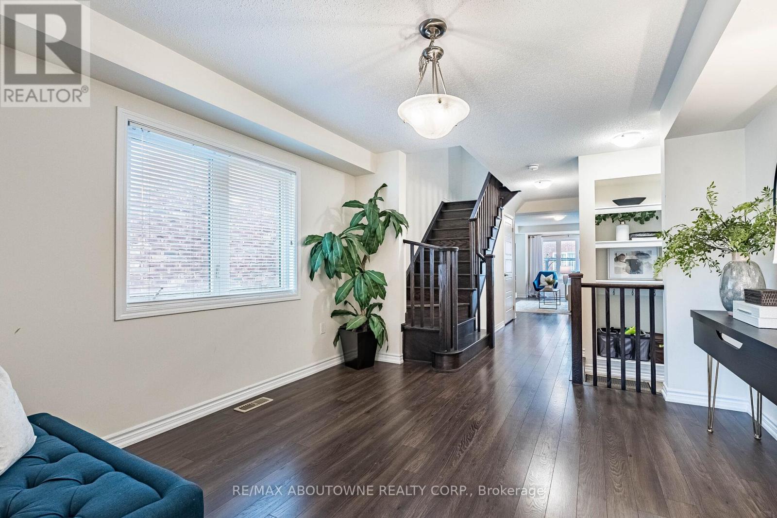 1239 Mulroney Heights, Milton, Ontario  L9E 1G1 - Photo 8 - W12982040