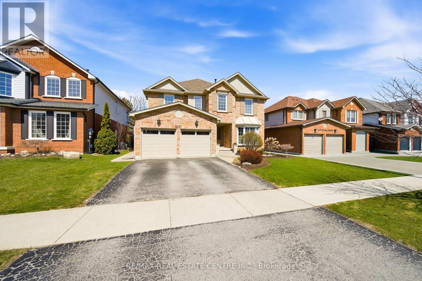 4157 Vermont Crescent, Burlington, Ontario  L7M 4A9 - Photo 3 - W12982042