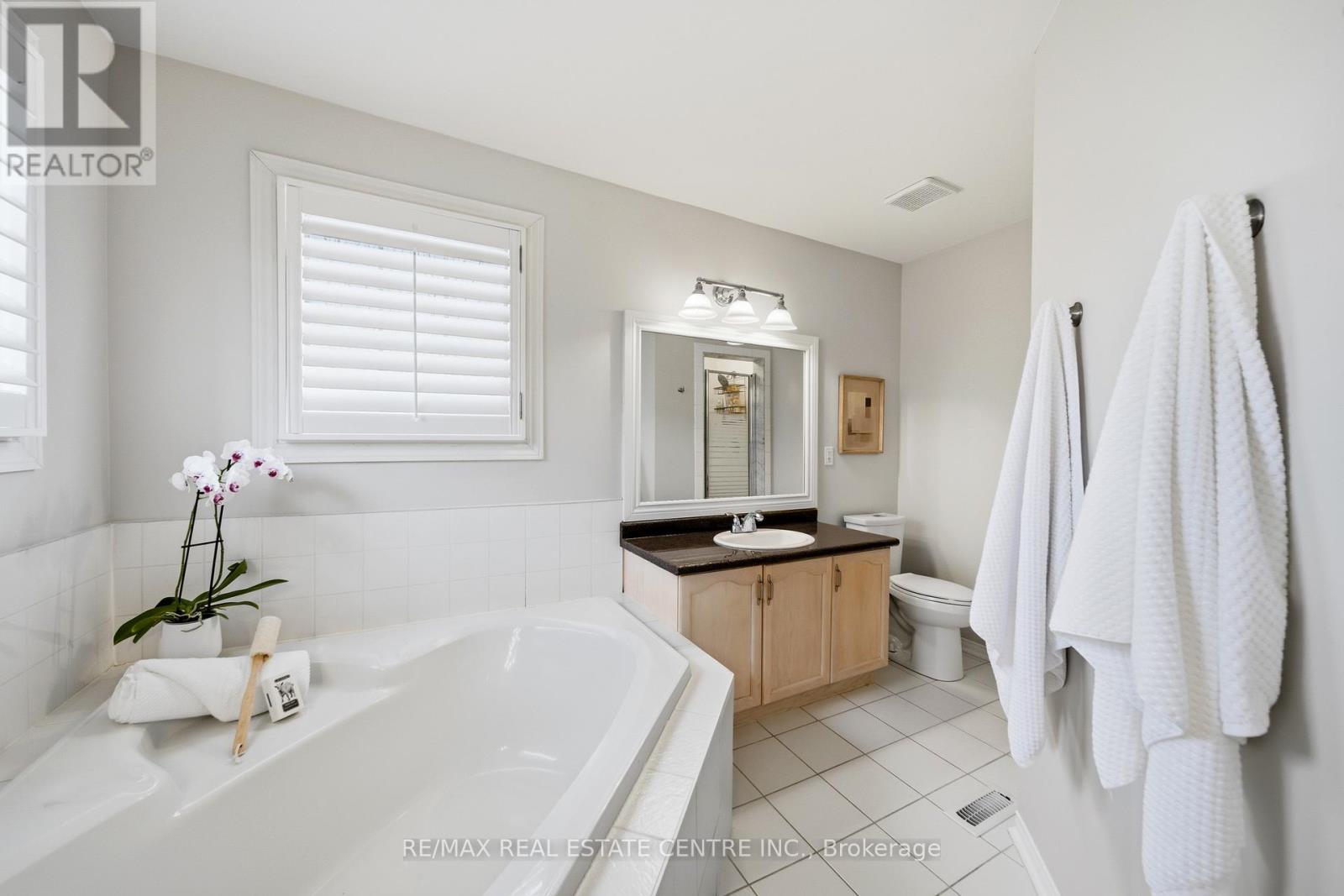 4157 Vermont Crescent, Burlington, Ontario  L7M 4A9 - Photo 32 - W12982042