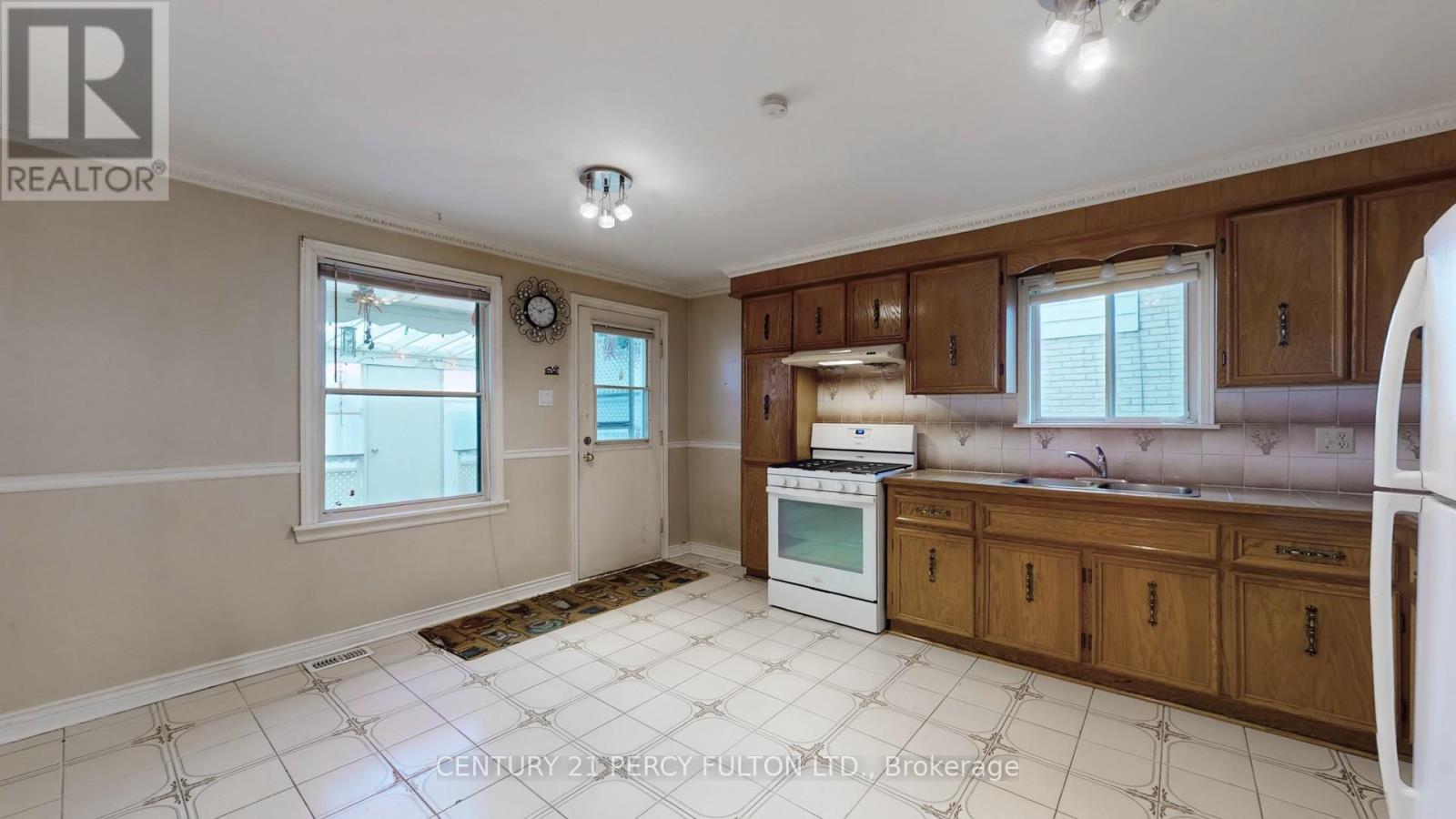 69 Twenty Fourth Street, Toronto, Ontario  M8V 3N7 - Photo 10 - W12982056