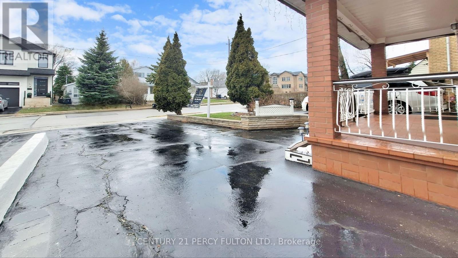 69 Twenty Fourth Street, Toronto, Ontario  M8V 3N7 - Photo 3 - W12982056