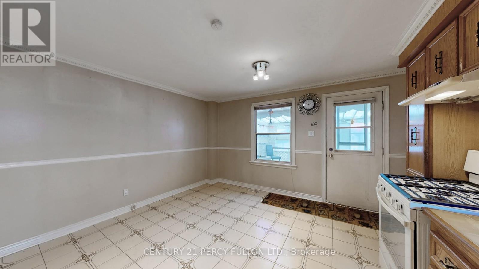 69 Twenty Fourth Street, Toronto, Ontario  M8V 3N7 - Photo 7 - W12982056