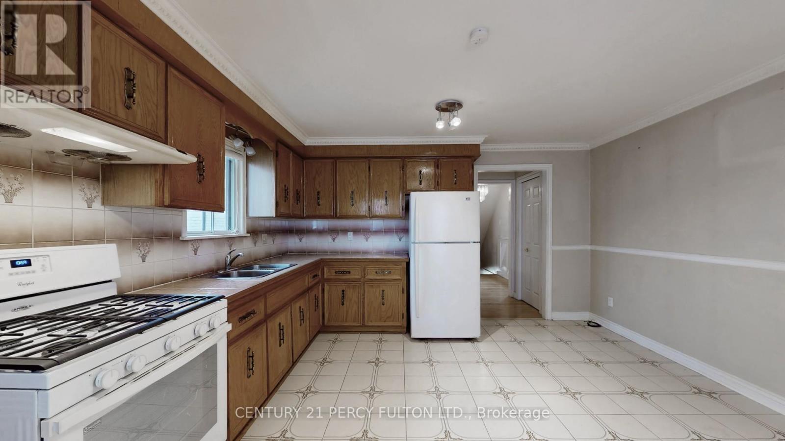 69 Twenty Fourth Street, Toronto, Ontario  M8V 3N7 - Photo 9 - W12982056