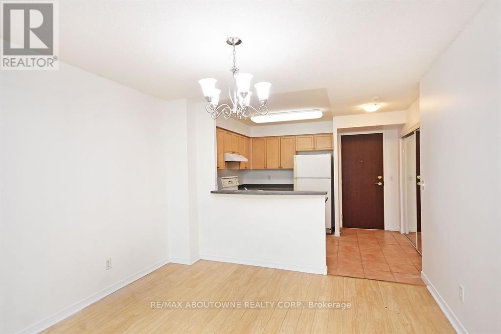 1102 - 2585 Erin Centre Boulevard, Mississauga, Ontario  L5M 6Z7 - Photo 15 - W12982062