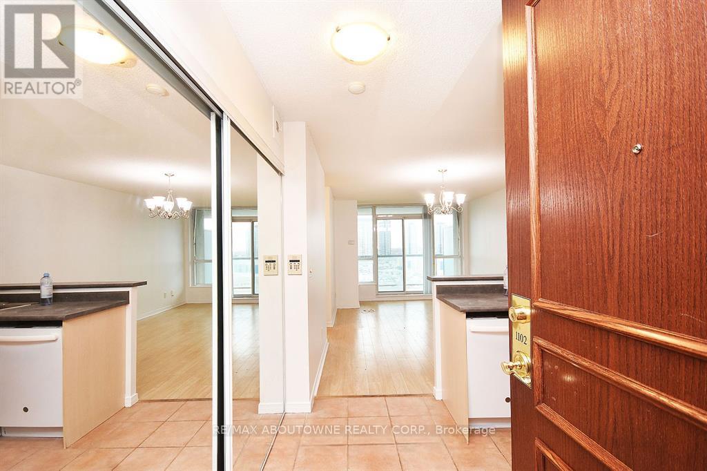 1102 - 2585 Erin Centre Boulevard, Mississauga, Ontario  L5M 6Z7 - Photo 6 - W12982062