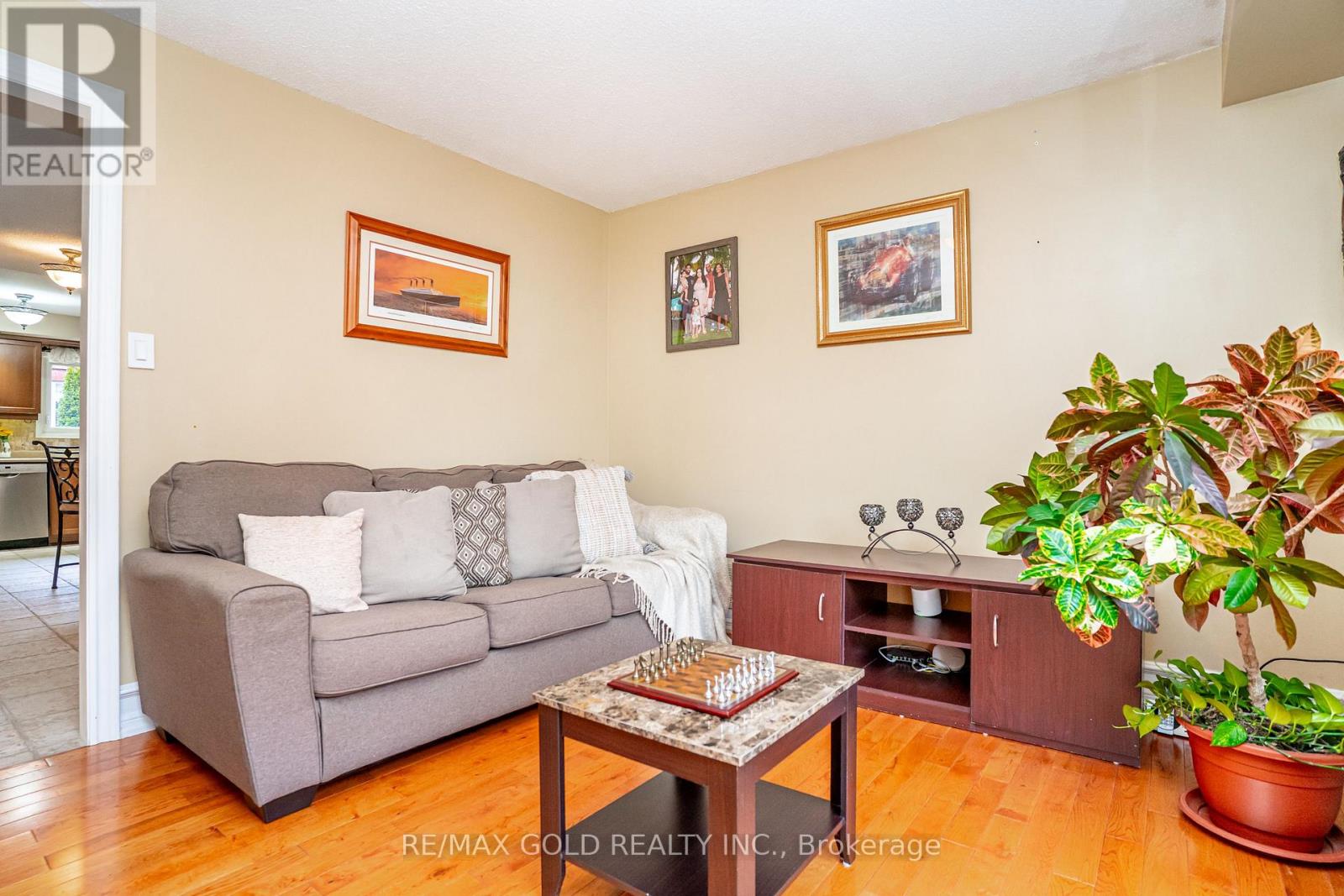 8 Oldham Crescent, Brampton, Ontario  L6Z 1W3 - Photo 10 - W12982078