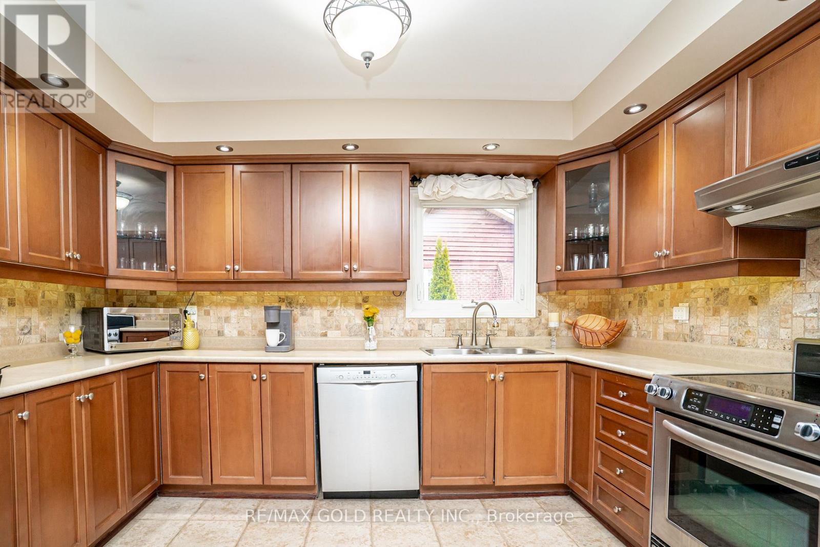 8 Oldham Crescent, Brampton, Ontario  L6Z 1W3 - Photo 13 - W12982078