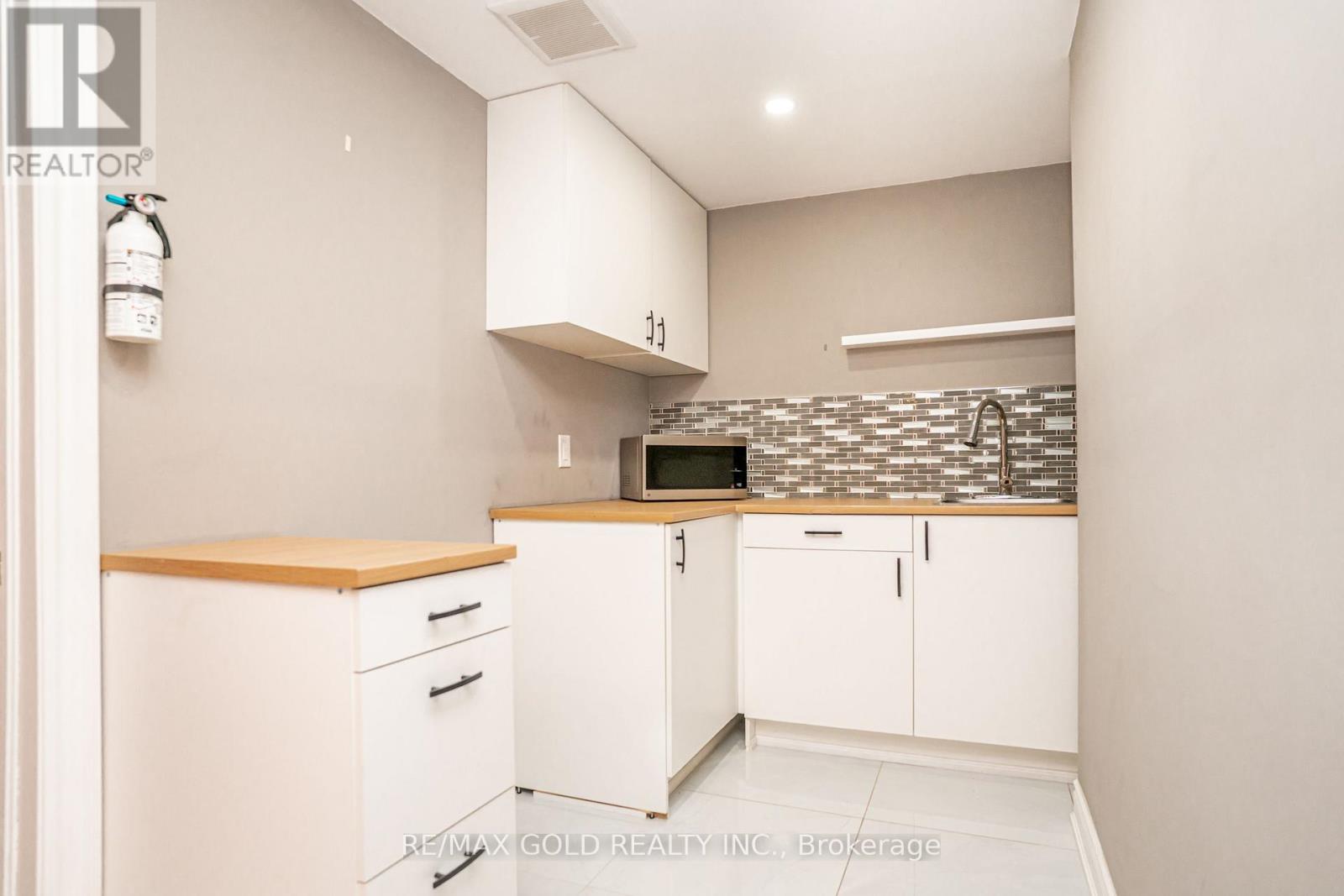 8 Oldham Crescent, Brampton, Ontario  L6Z 1W3 - Photo 34 - W12982078