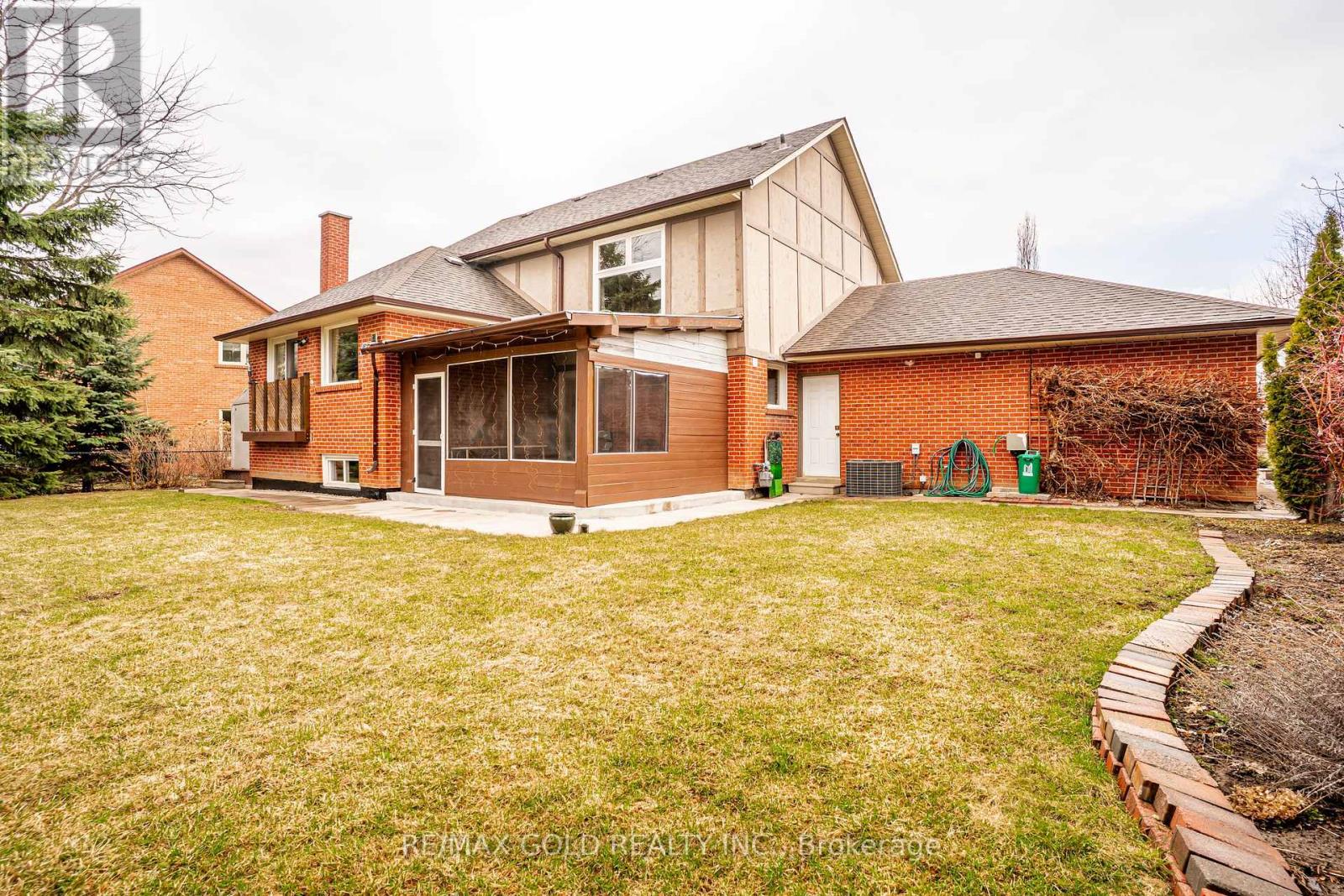 8 Oldham Crescent, Brampton, Ontario  L6Z 1W3 - Photo 42 - W12982078