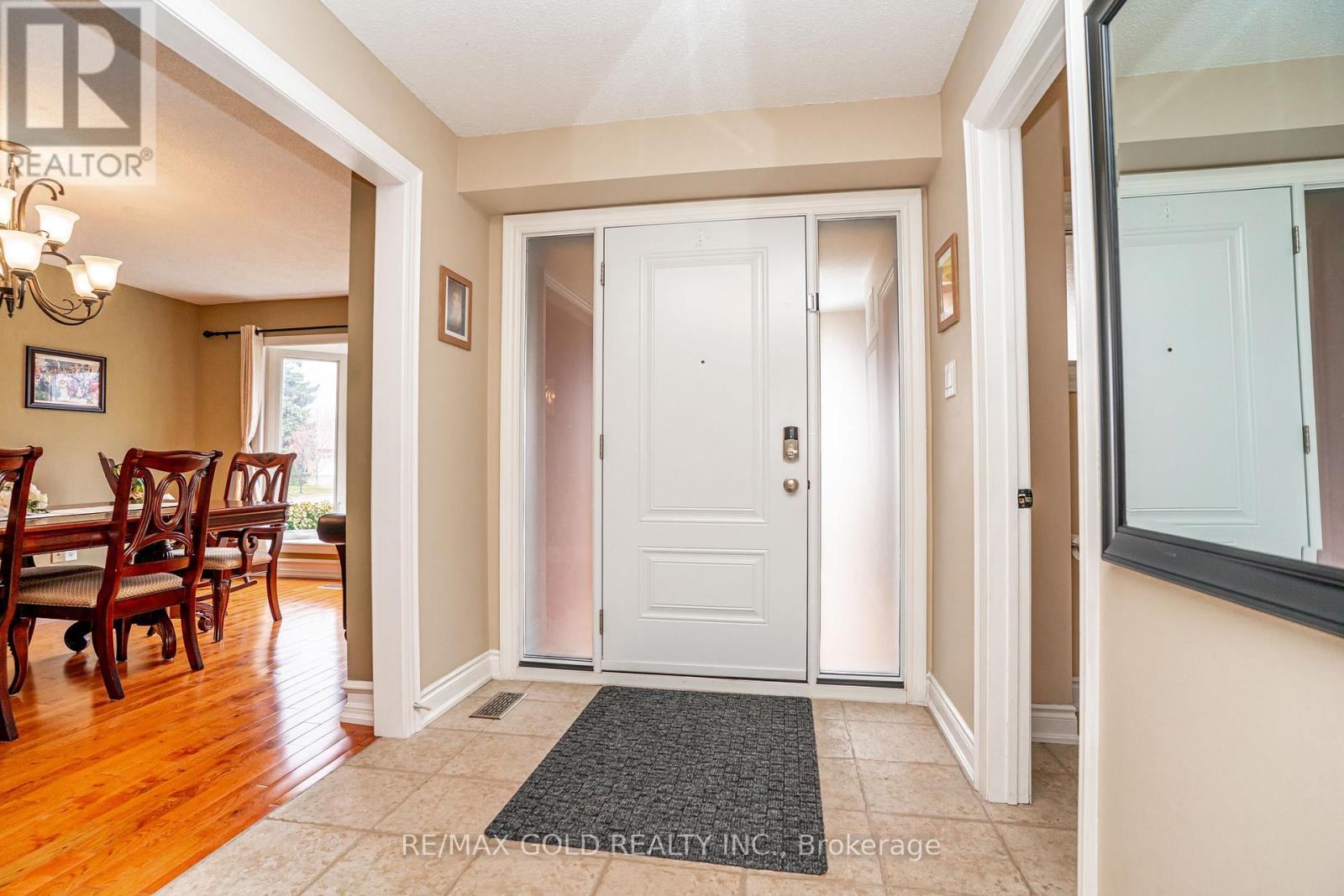 8 Oldham Crescent, Brampton, Ontario  L6Z 1W3 - Photo 6 - W12982078