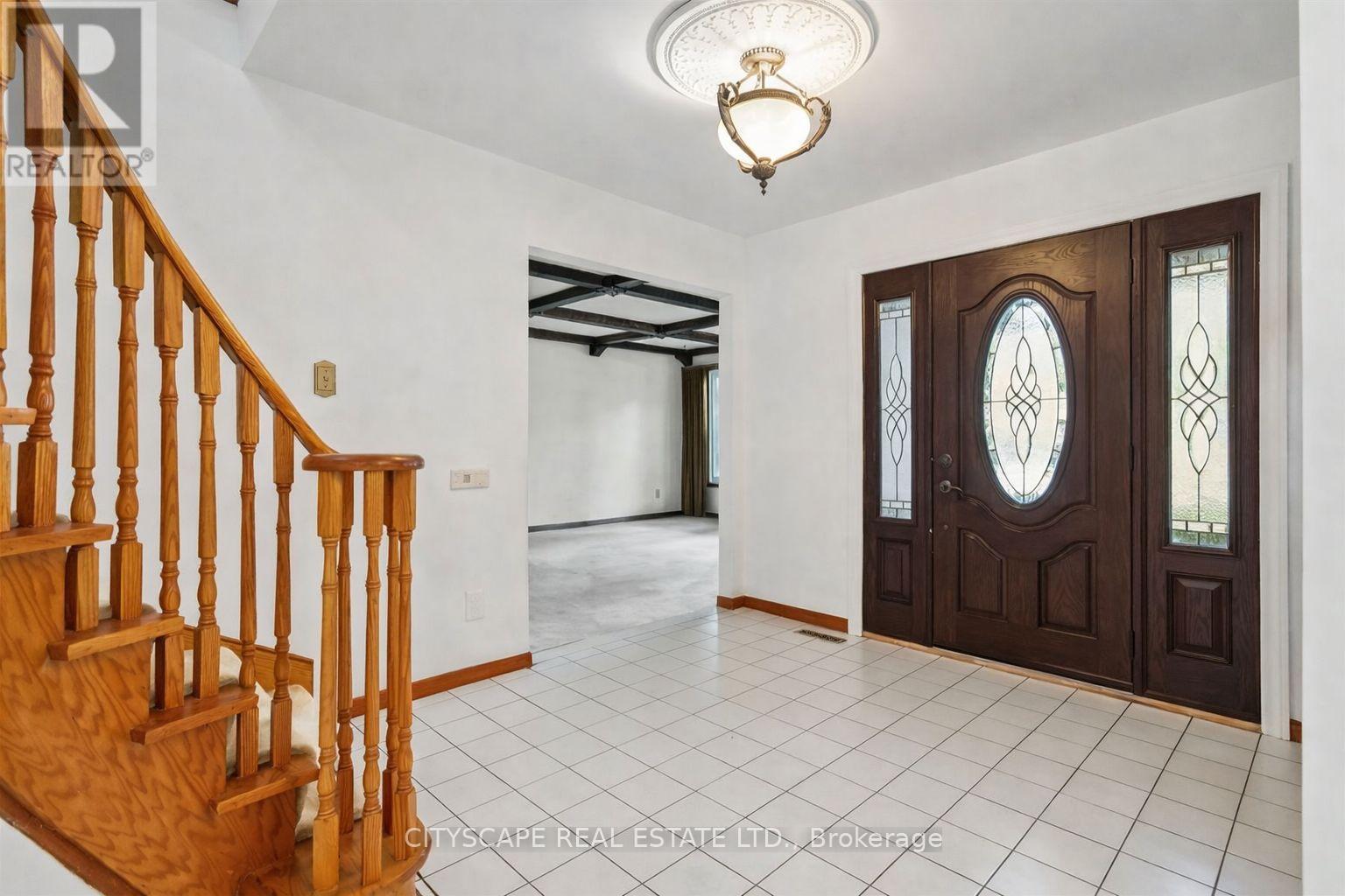 1978 Shannon Drive, Mississauga, Ontario  L5H 3W2 - Photo 10 - W12982114