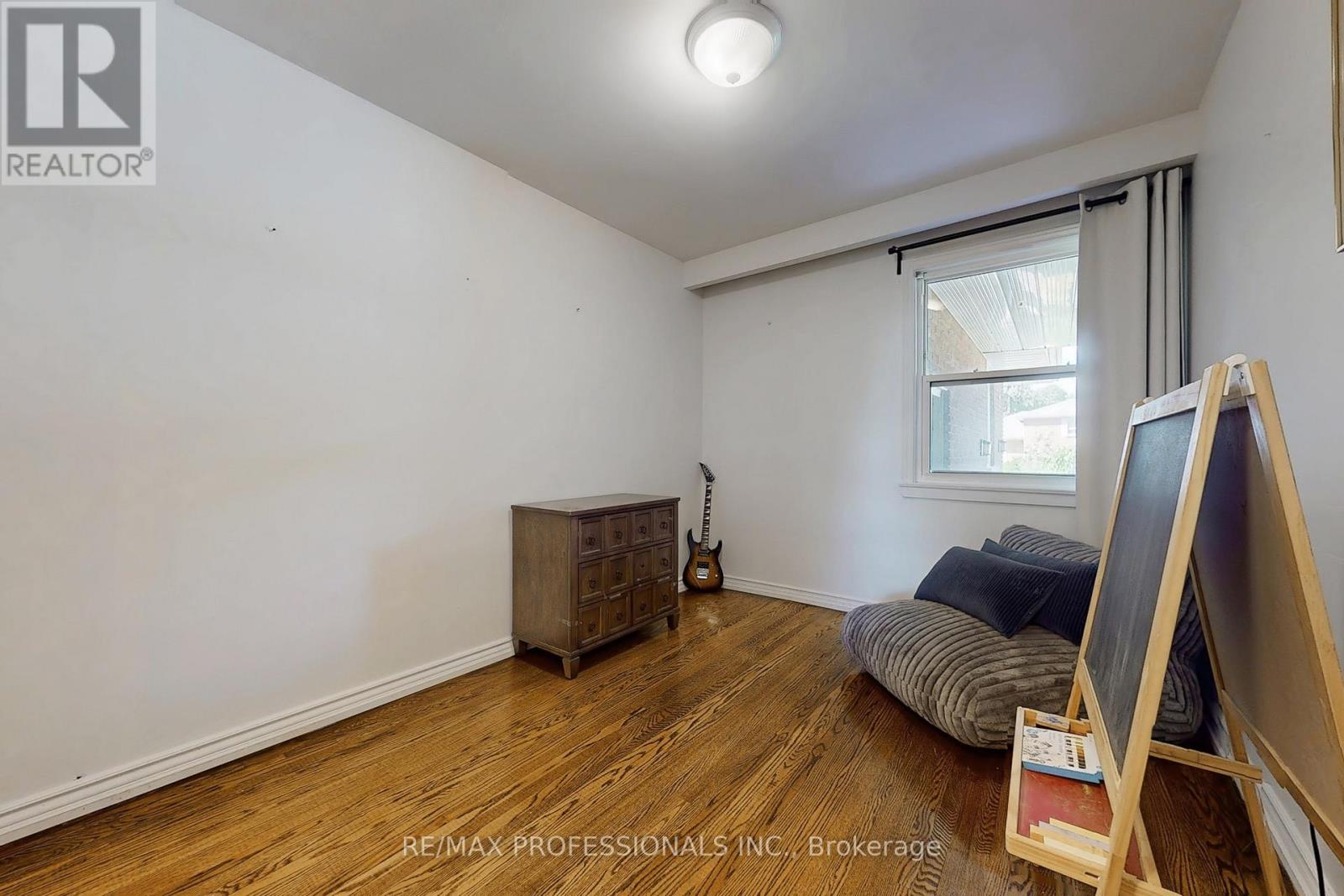 3 Hartsdale Drive E, Toronto, Ontario  M9R 2S1 - Photo 16 - W12982118