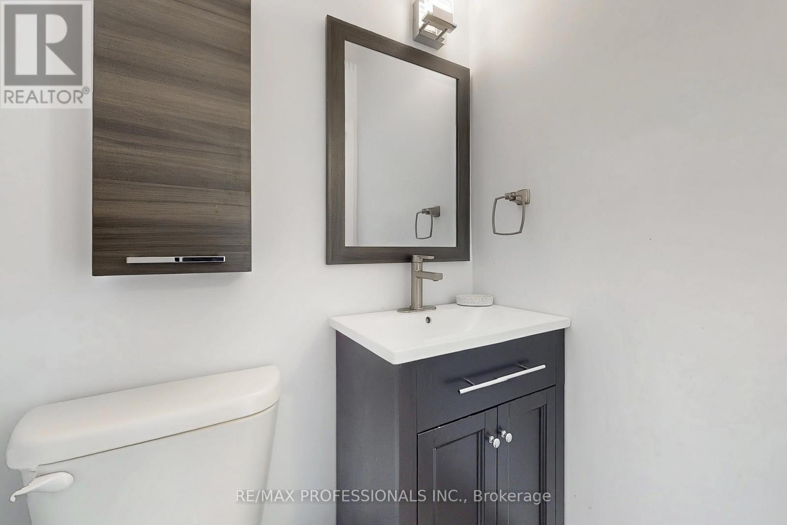 3 Hartsdale Drive E, Toronto, Ontario  M9R 2S1 - Photo 17 - W12982118