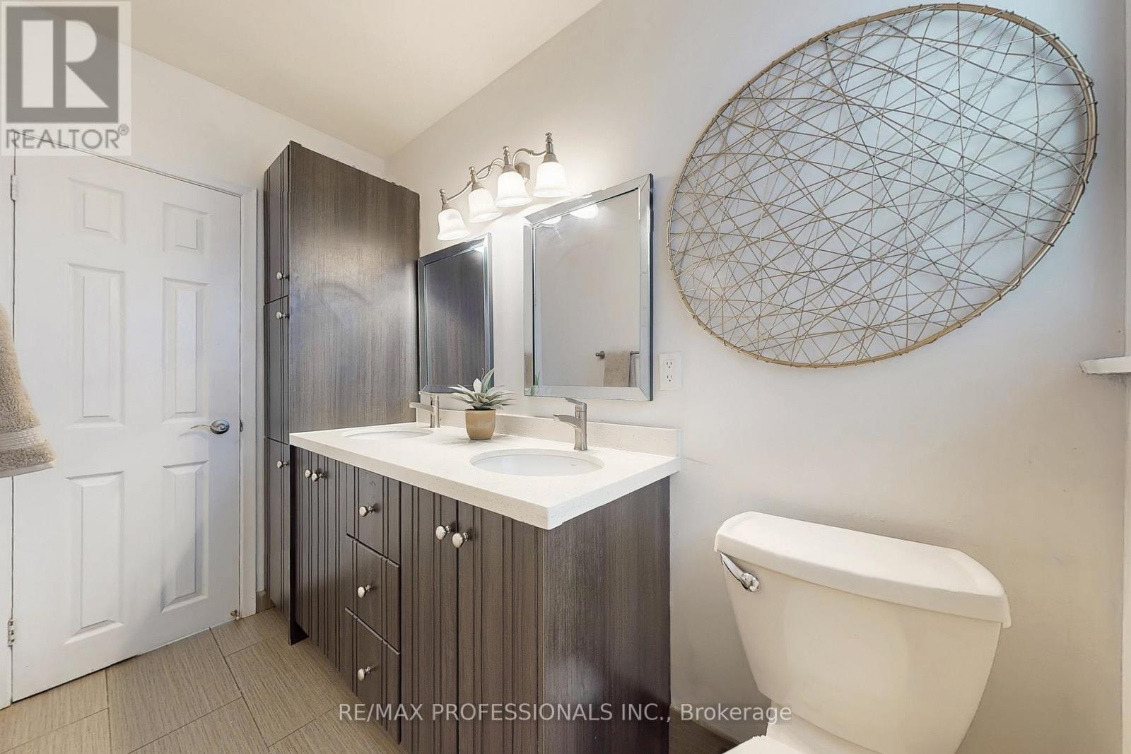 3 Hartsdale Drive E, Toronto, Ontario  M9R 2S1 - Photo 18 - W12982118