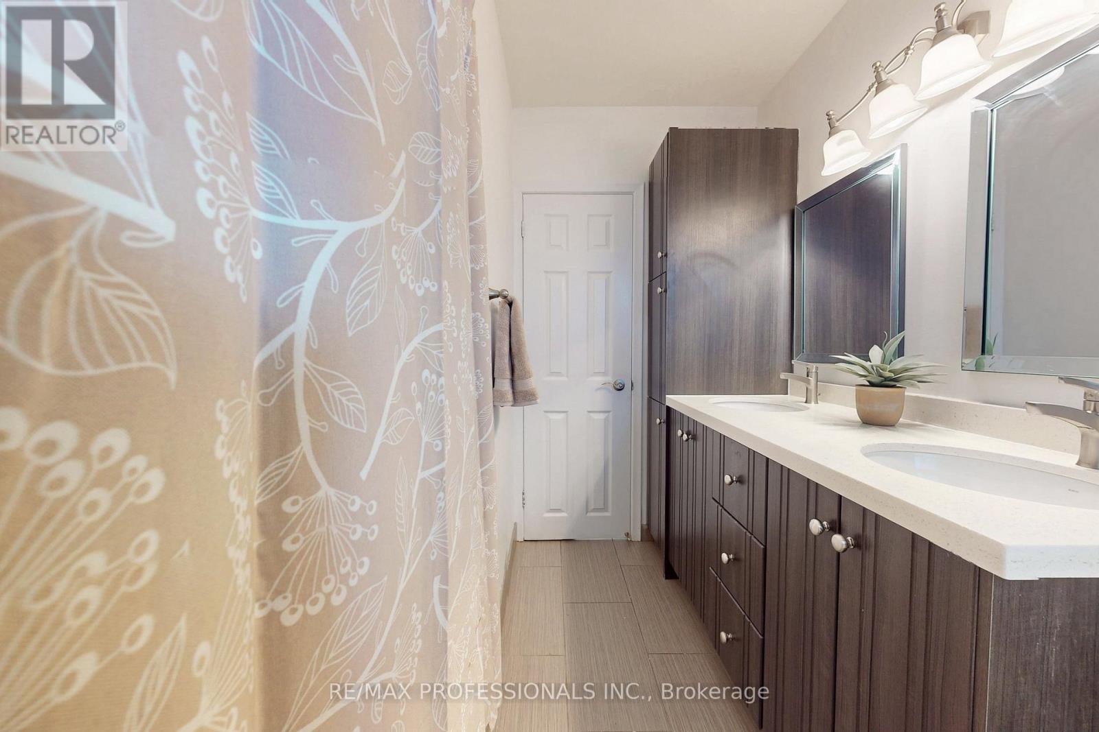 3 Hartsdale Drive E, Toronto, Ontario  M9R 2S1 - Photo 19 - W12982118