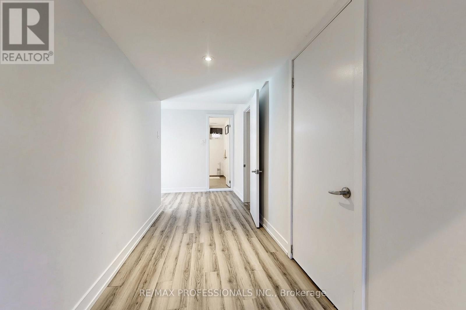 3 Hartsdale Drive E, Toronto, Ontario  M9R 2S1 - Photo 21 - W12982118