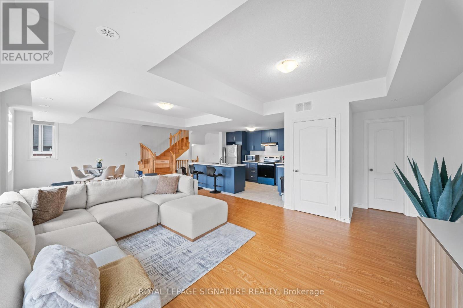 429 Dougall Avenue, Caledon, Ontario  L7C 4L5 - Photo 14 - W12982140